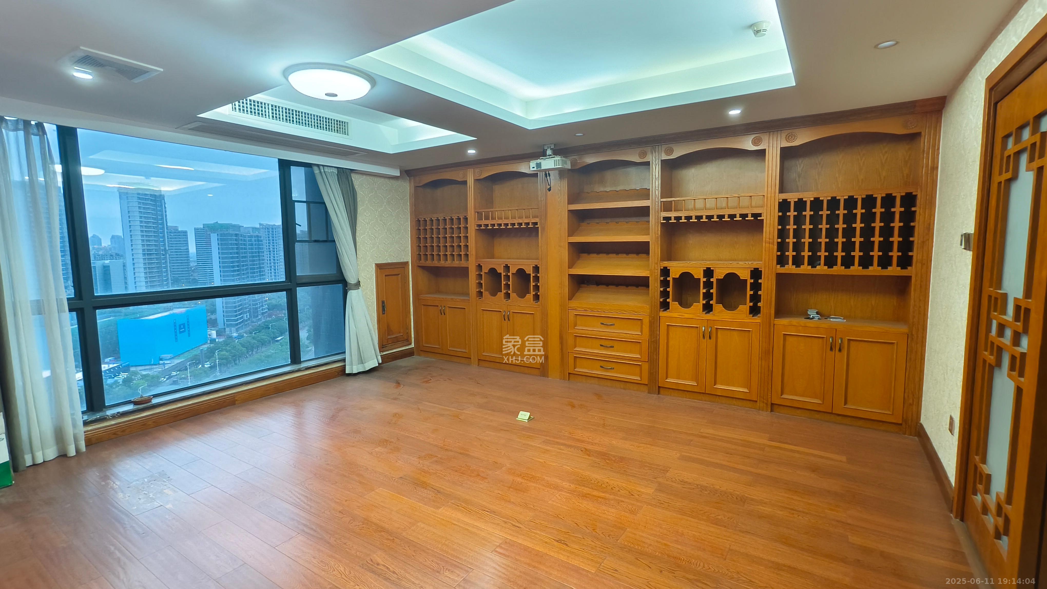 京武浪琴山一、二期 4室2厅1卫 4200.0元/月 京武浪琴山一、二期 4室2厅1卫 4200.0元/月室内图