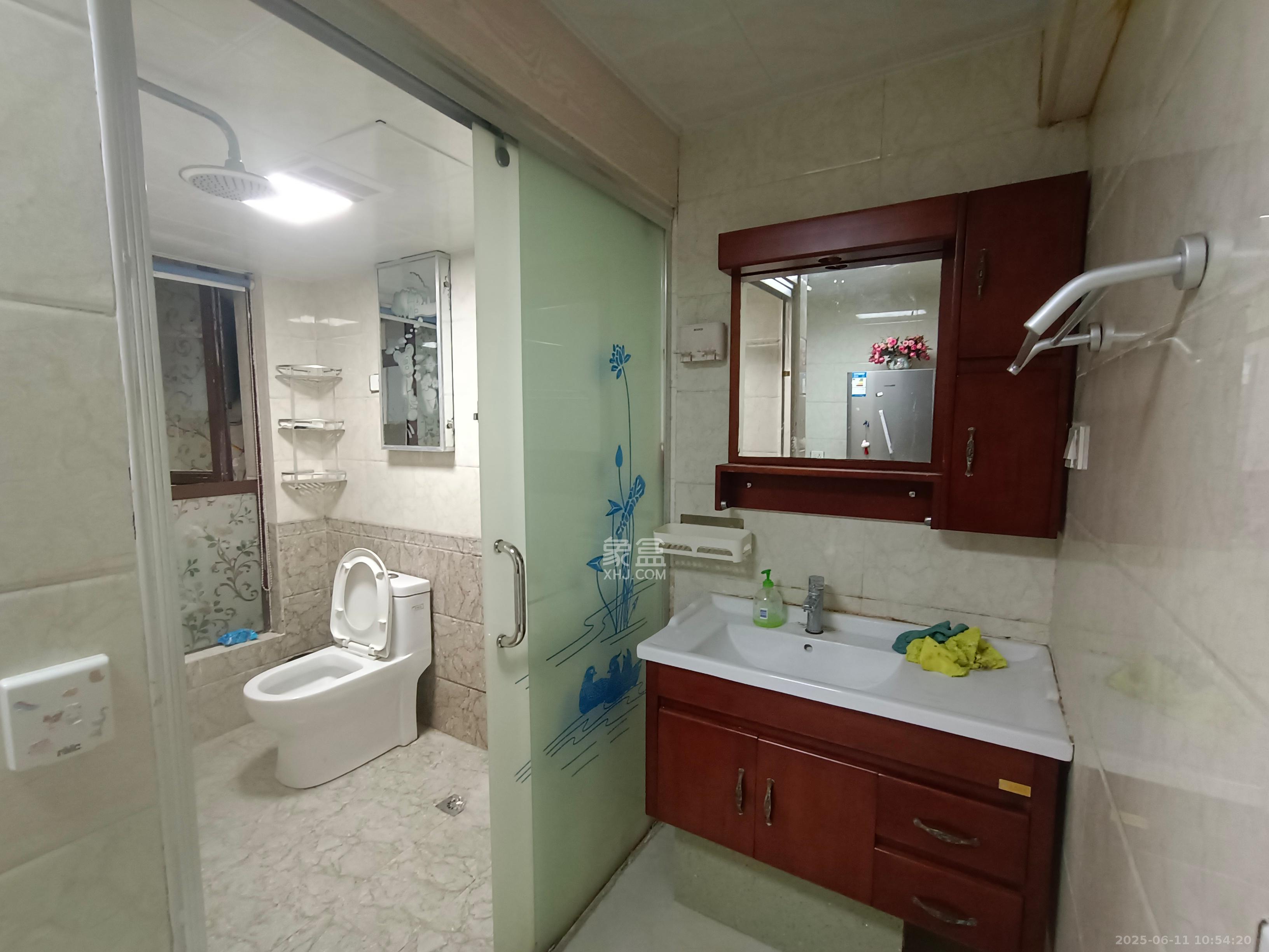 欧莱雅郡  3室2厅1卫   2600.00元/月室内图