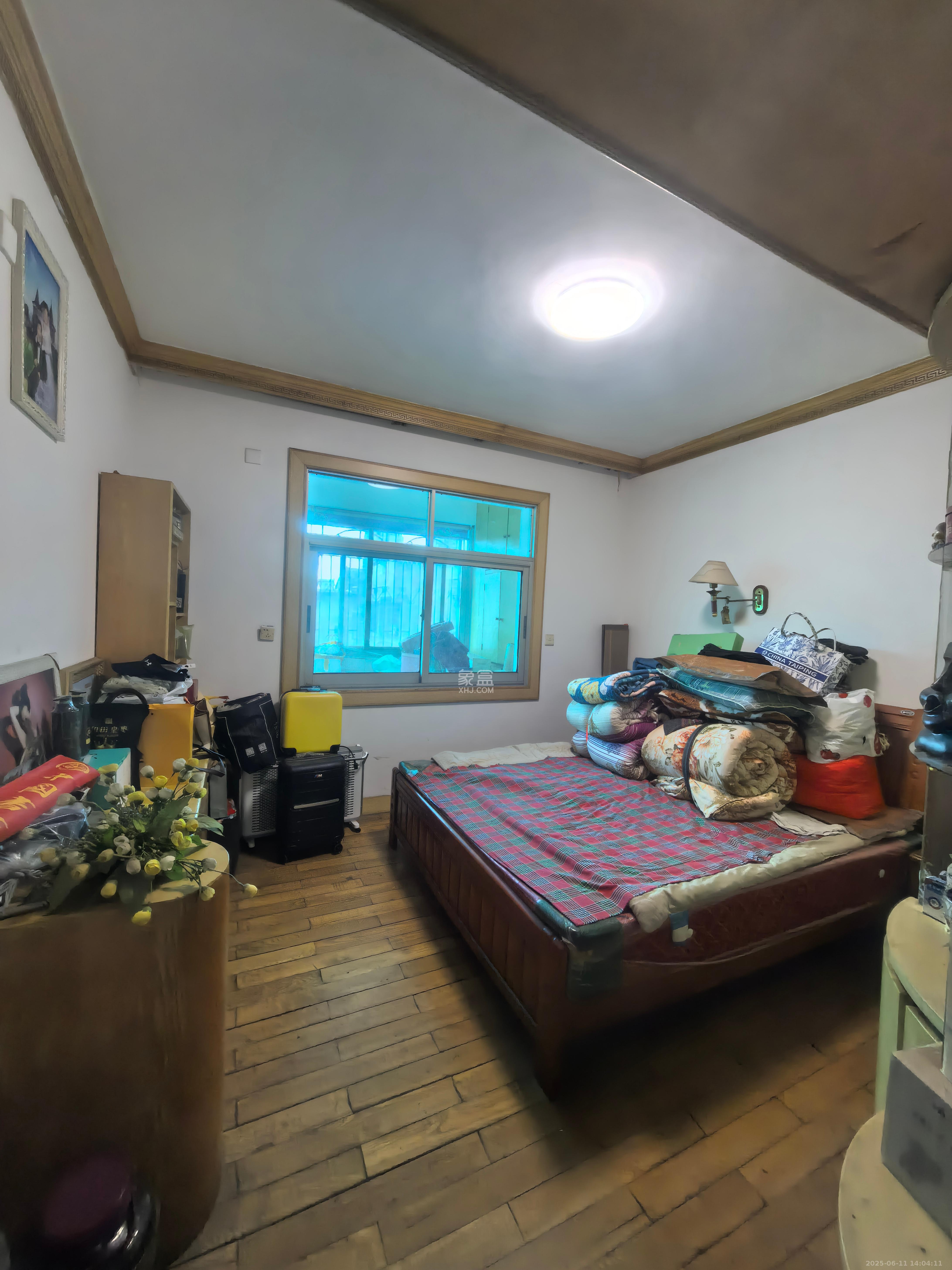 工商银行综合楼 3室2厅1卫 27.8万 工商银行综合楼 3室2厅1卫 27.8万客厅