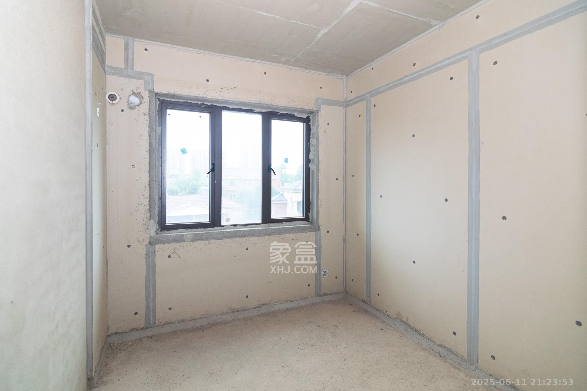 润和谷山郡(悦禧山庄水榭花都)  5室2厅3卫    139.0万 润和谷山郡(悦禧山庄水榭花都)  5室2厅3卫    139.0万卧室