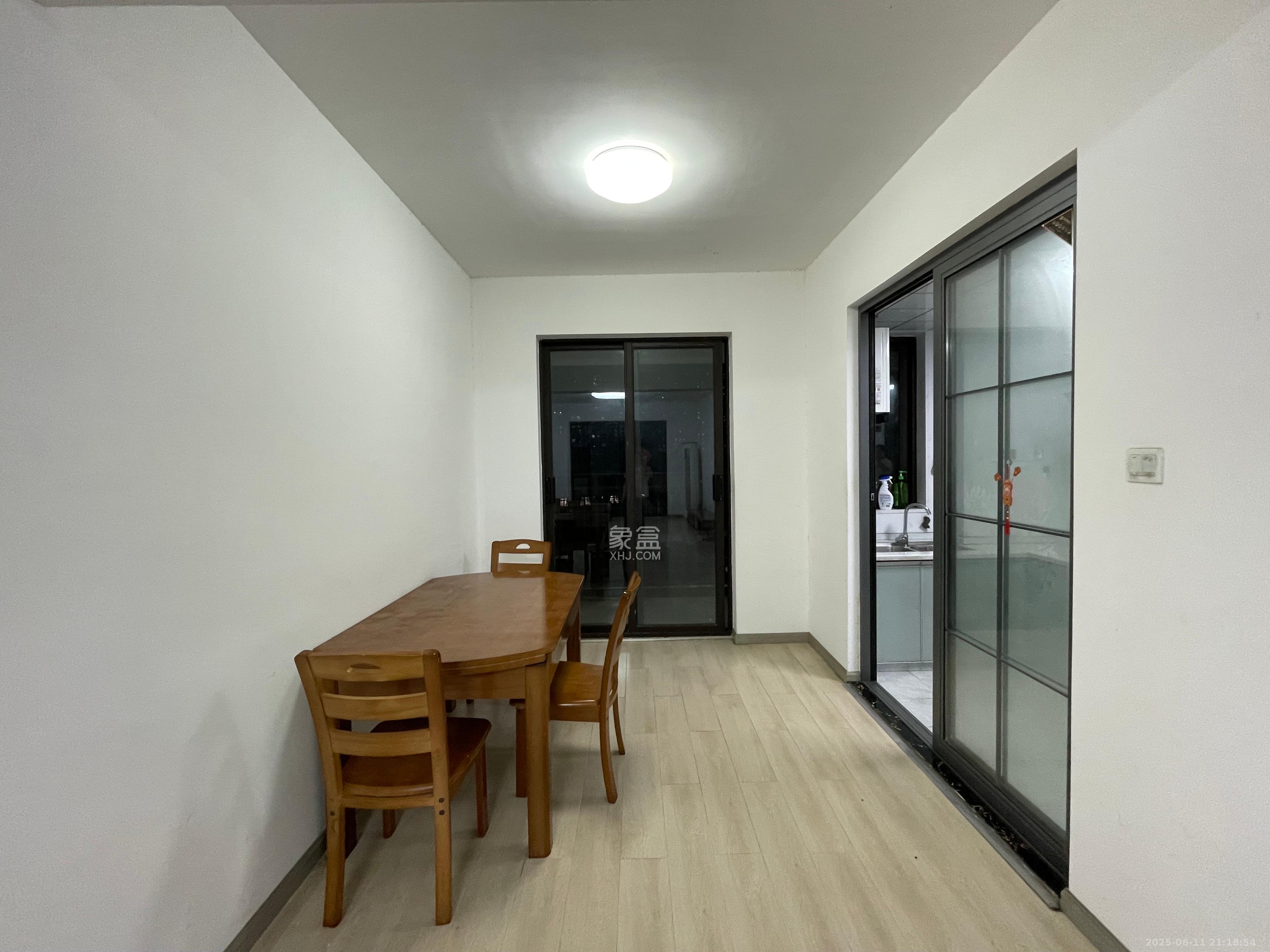 中国铁建梅溪青秀三期  4室2厅2卫   3200.00元/月室内图