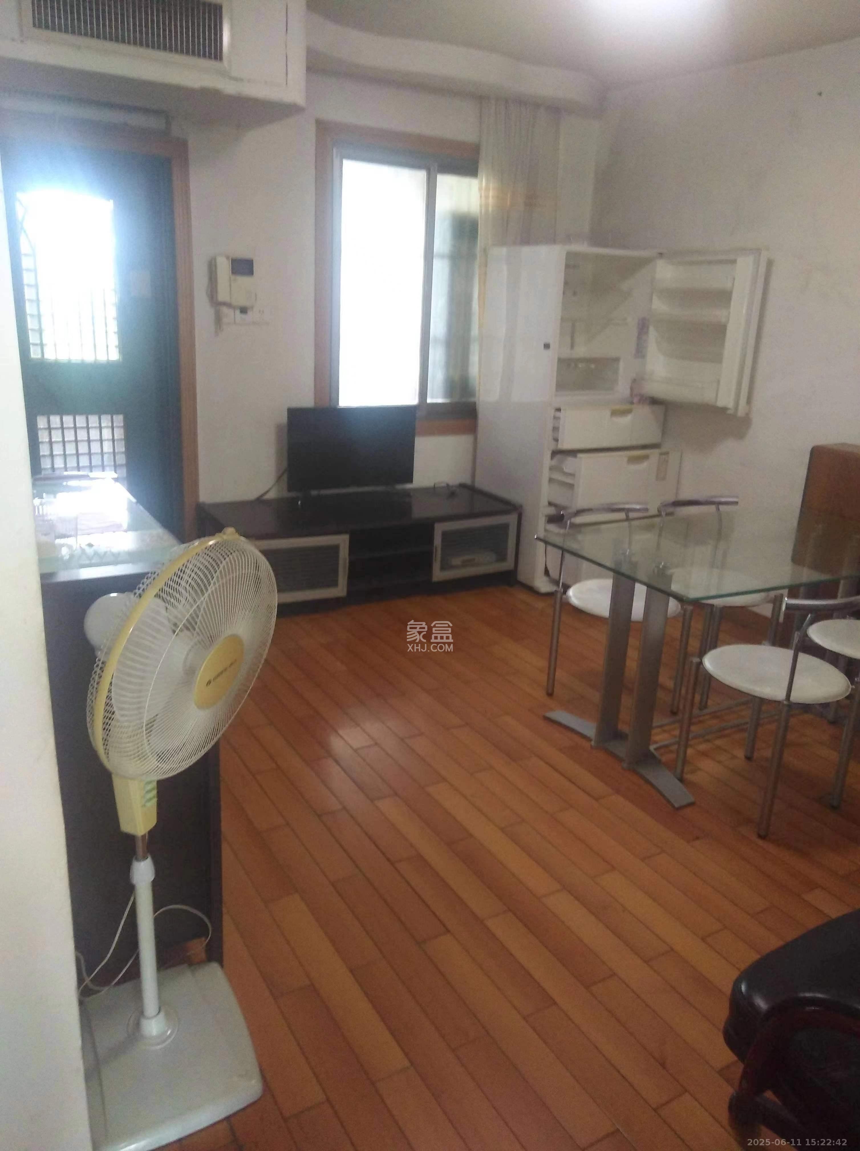 新闻出版局单位房 3室2厅2卫 3600.0元/月 新闻出版局单位房 3室2厅2卫 3600.0元/月室内图