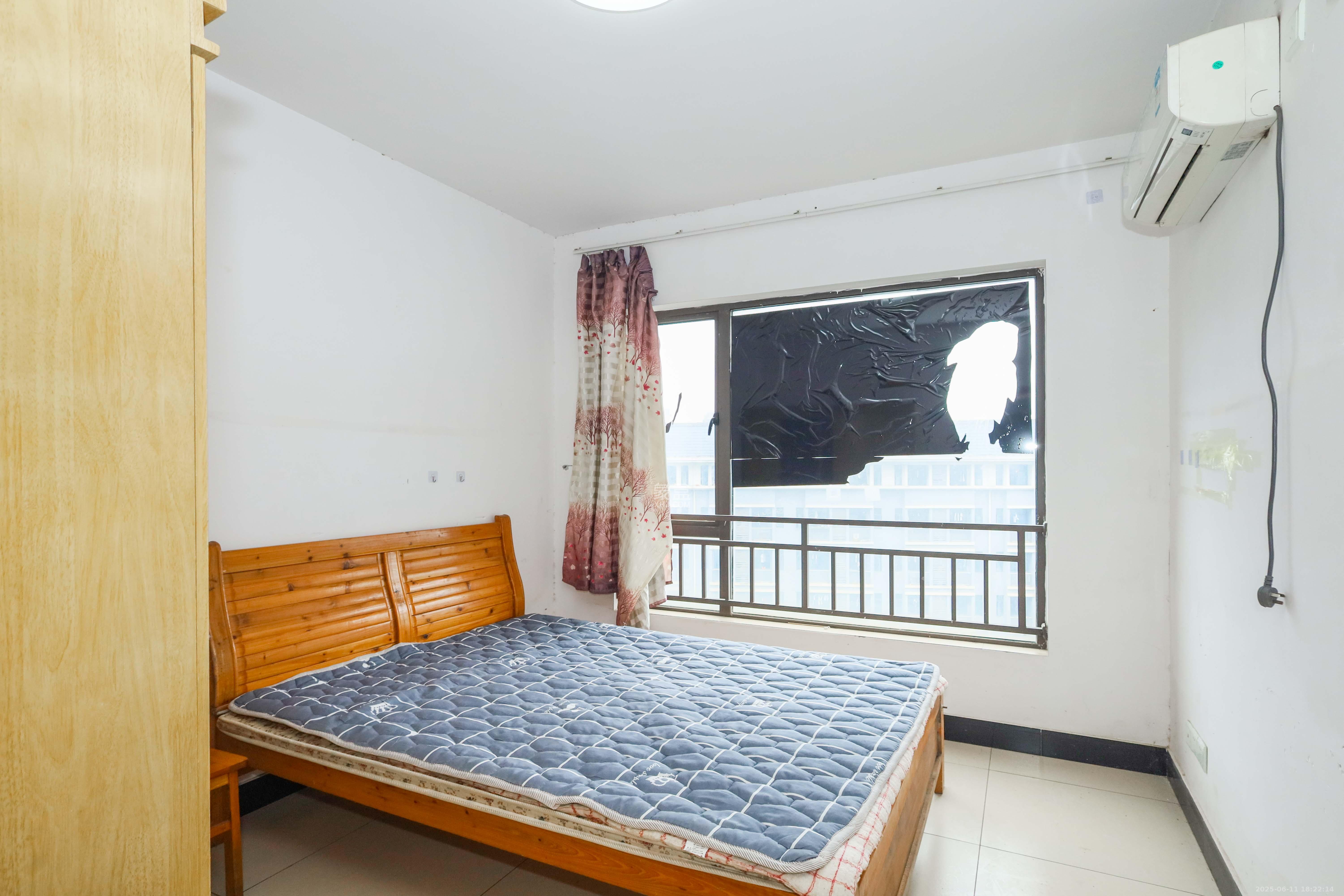 旭辉御府  4室2厅1卫    139.0万 旭辉御府  4室2厅1卫    139.0万卧室