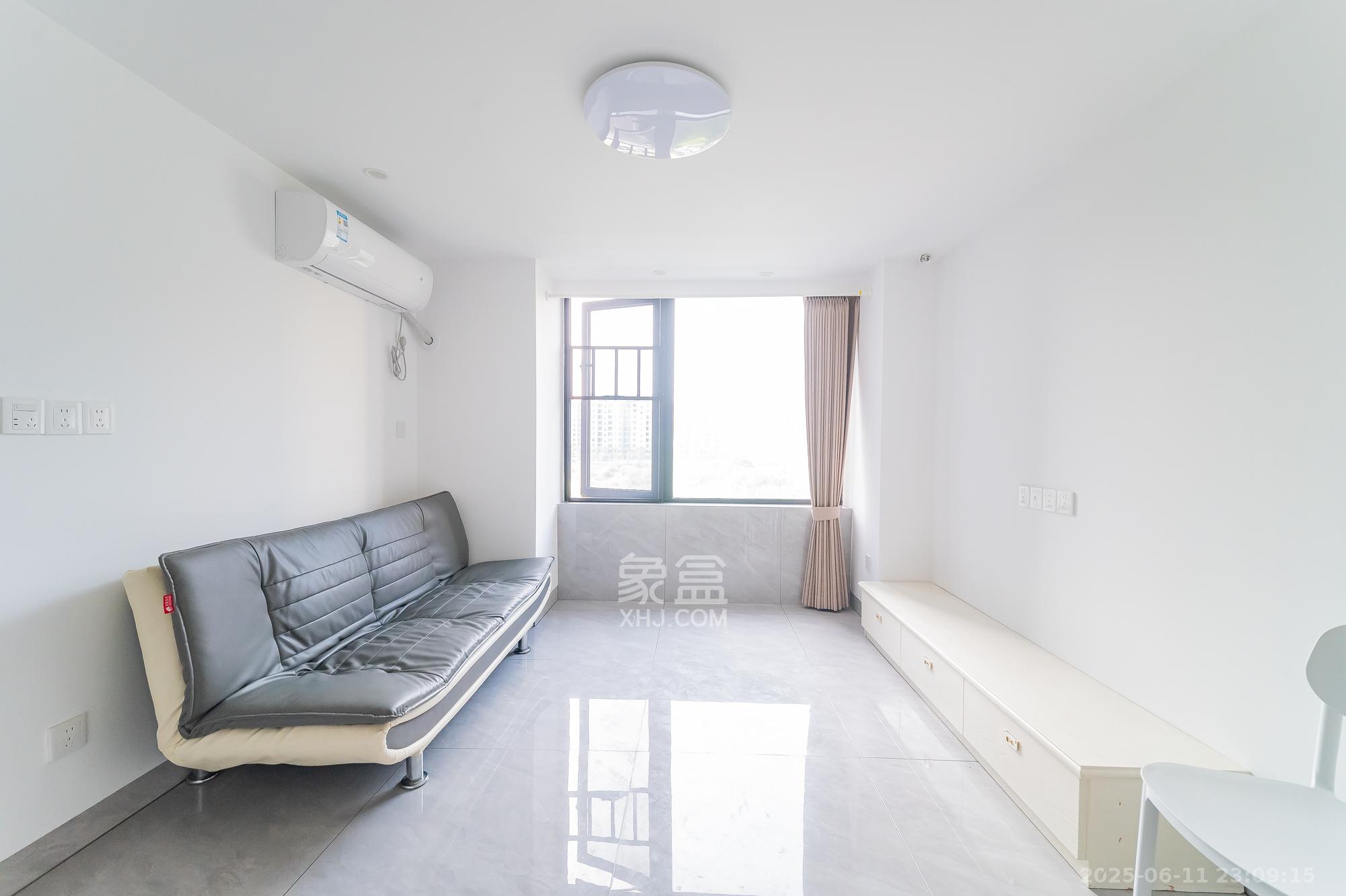 新城悦隽公园 2室1厅1卫 26.8万 新城悦隽公园 2室1厅1卫 26.8万客厅