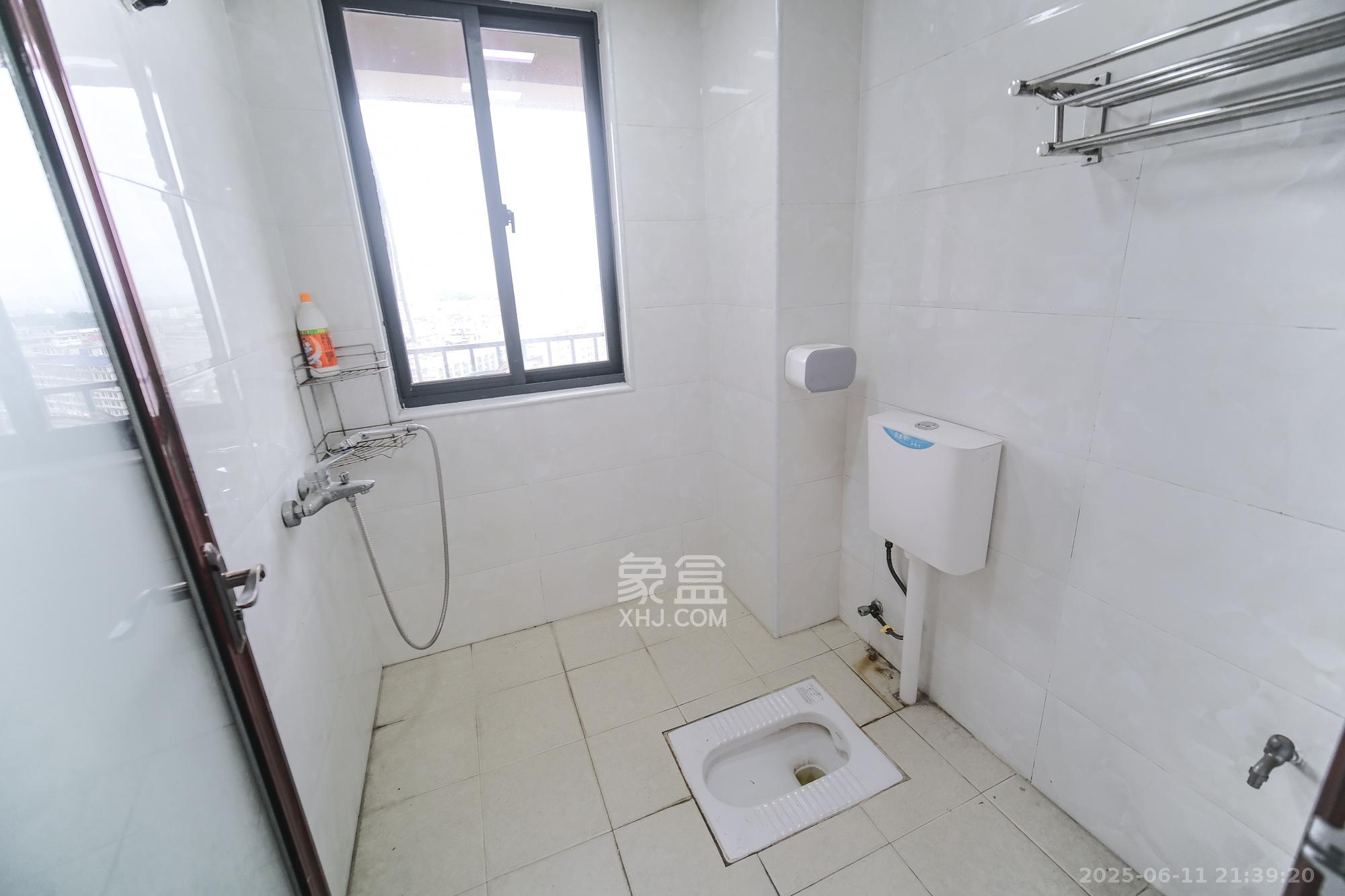 山水湾 3室2厅1卫 67.0万 山水湾 3室2厅1卫 67.0万卫生间