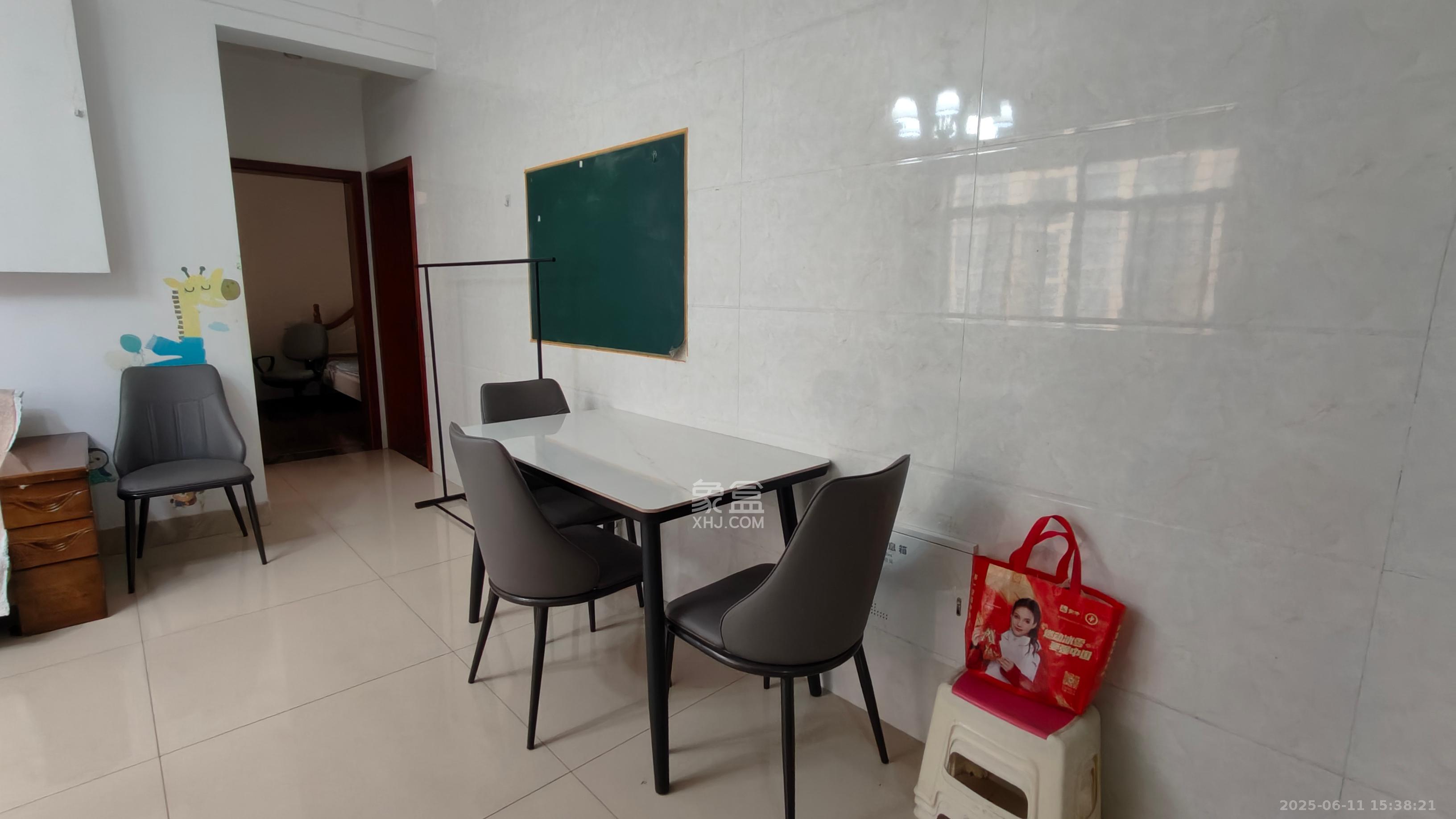 五星龙廻塘小区 3室2厅1卫 2200.0元/月 五星龙廻塘小区 3室2厅1卫 2200.0元/月室内图