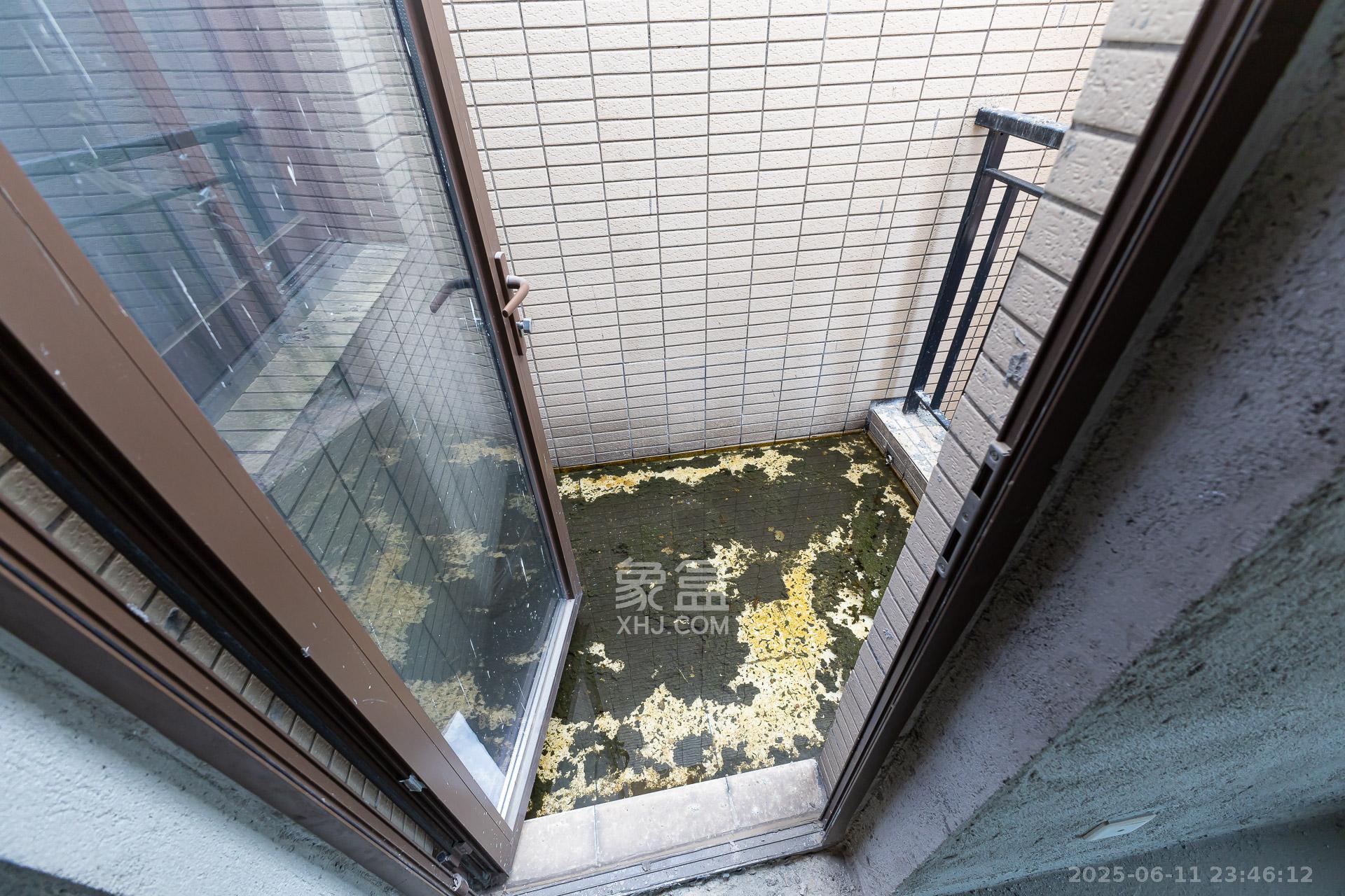 盈峰翠邸  5室2厅3卫    158.0万 盈峰翠邸  5室2厅3卫    158.0万阳台