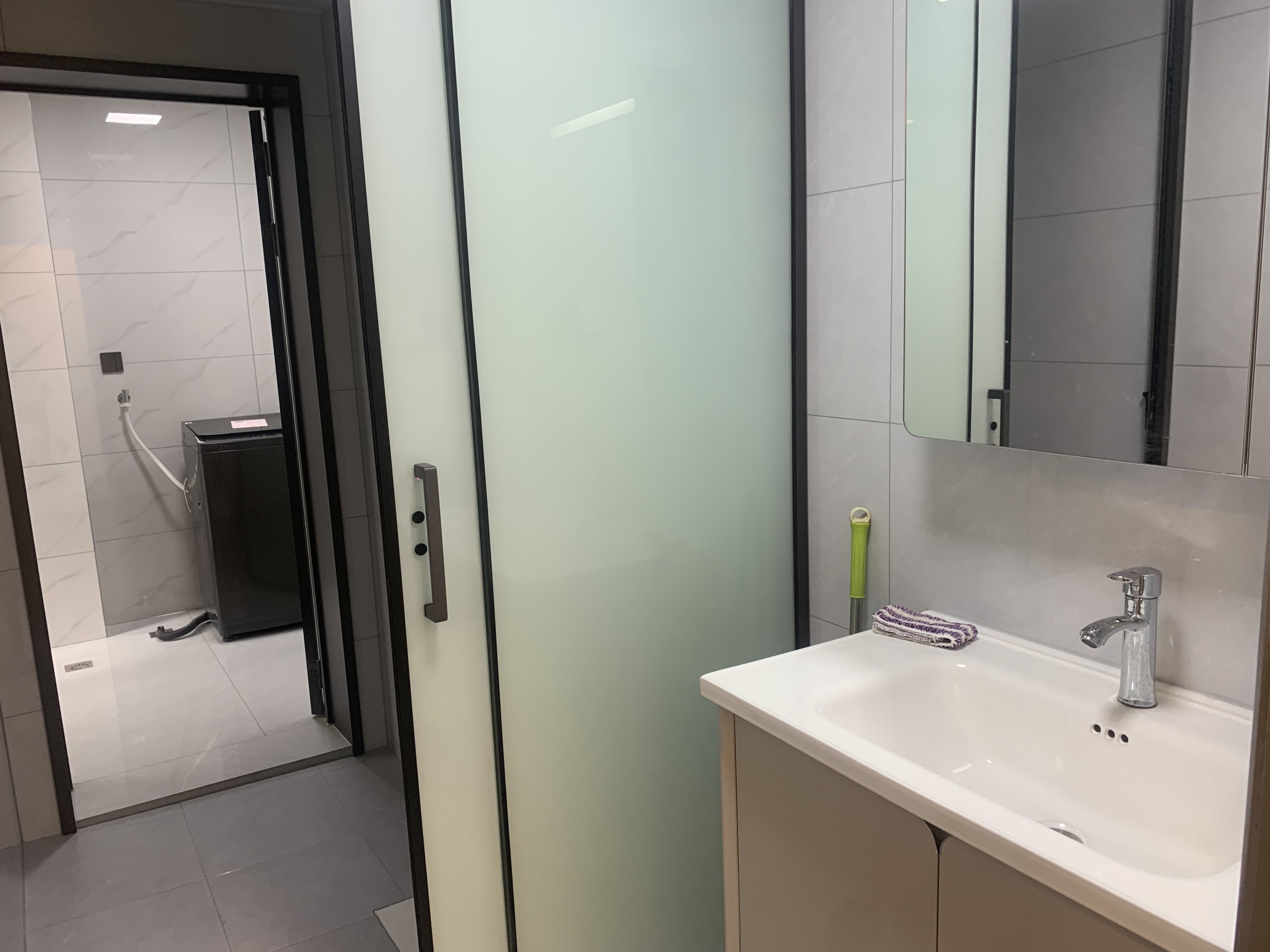 互助小区电梯房  3室2厅2卫   2300.00元/月室内图