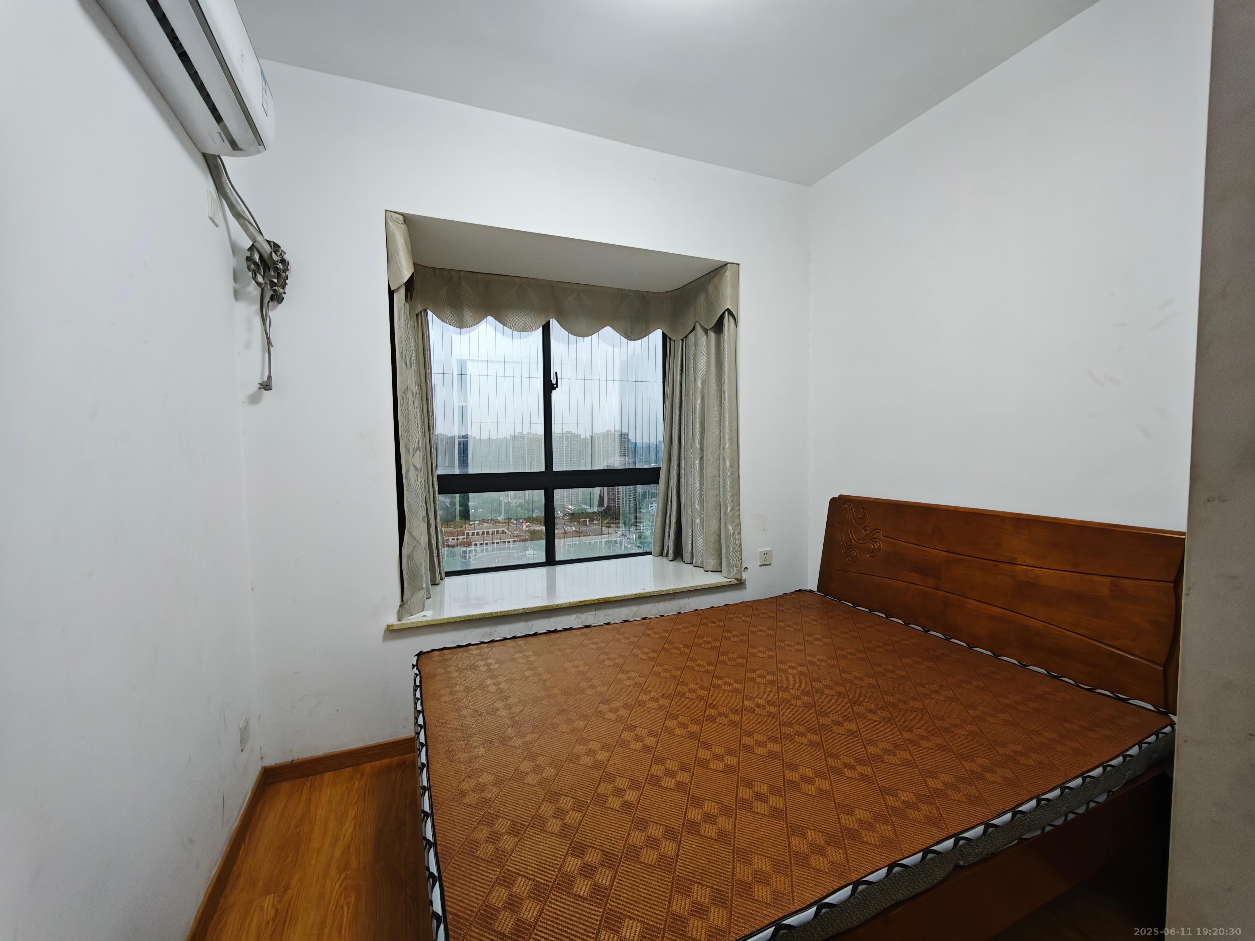 武广国际学苑 3室2厅2卫 1800.0元/月 武广国际学苑 3室2厅2卫 1800.0元/月室内图