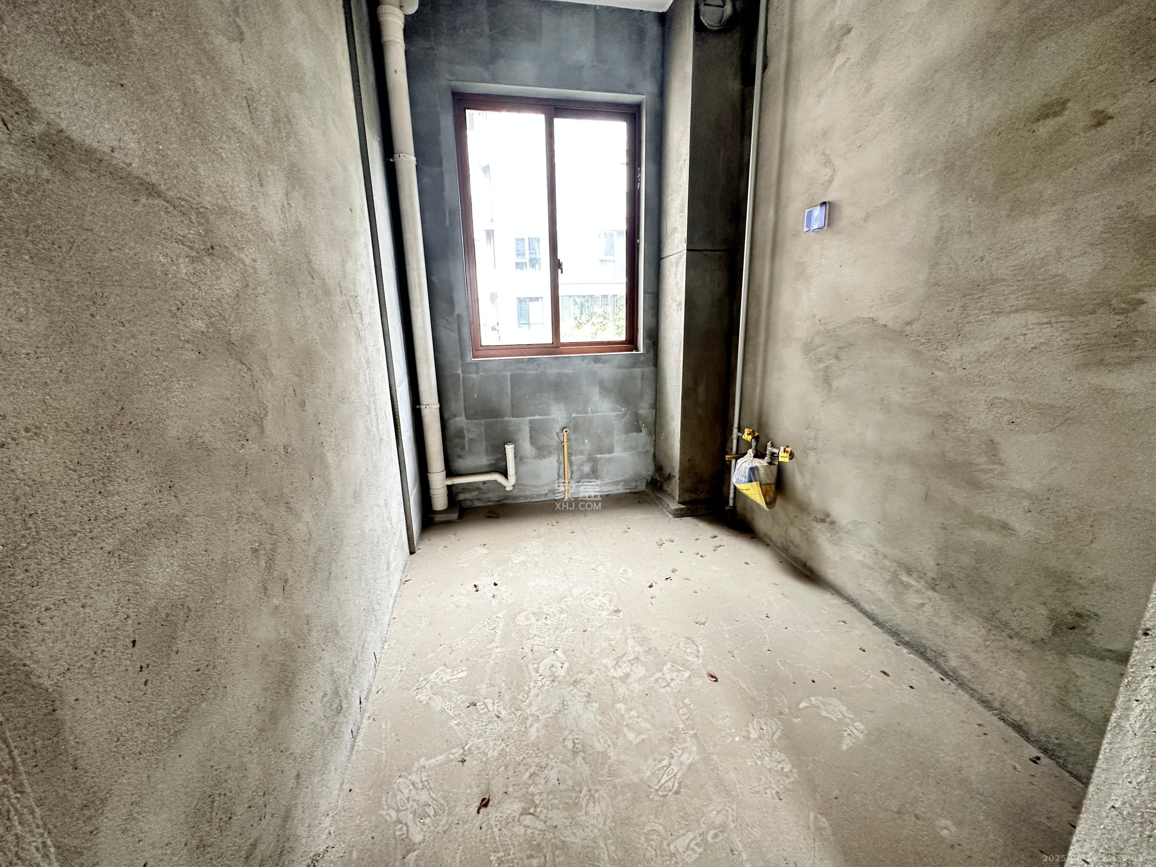 东方名苑三期-首府 4室2厅2卫 148.0万 东方名苑三期-首府 4室2厅2卫 148.0万客厅