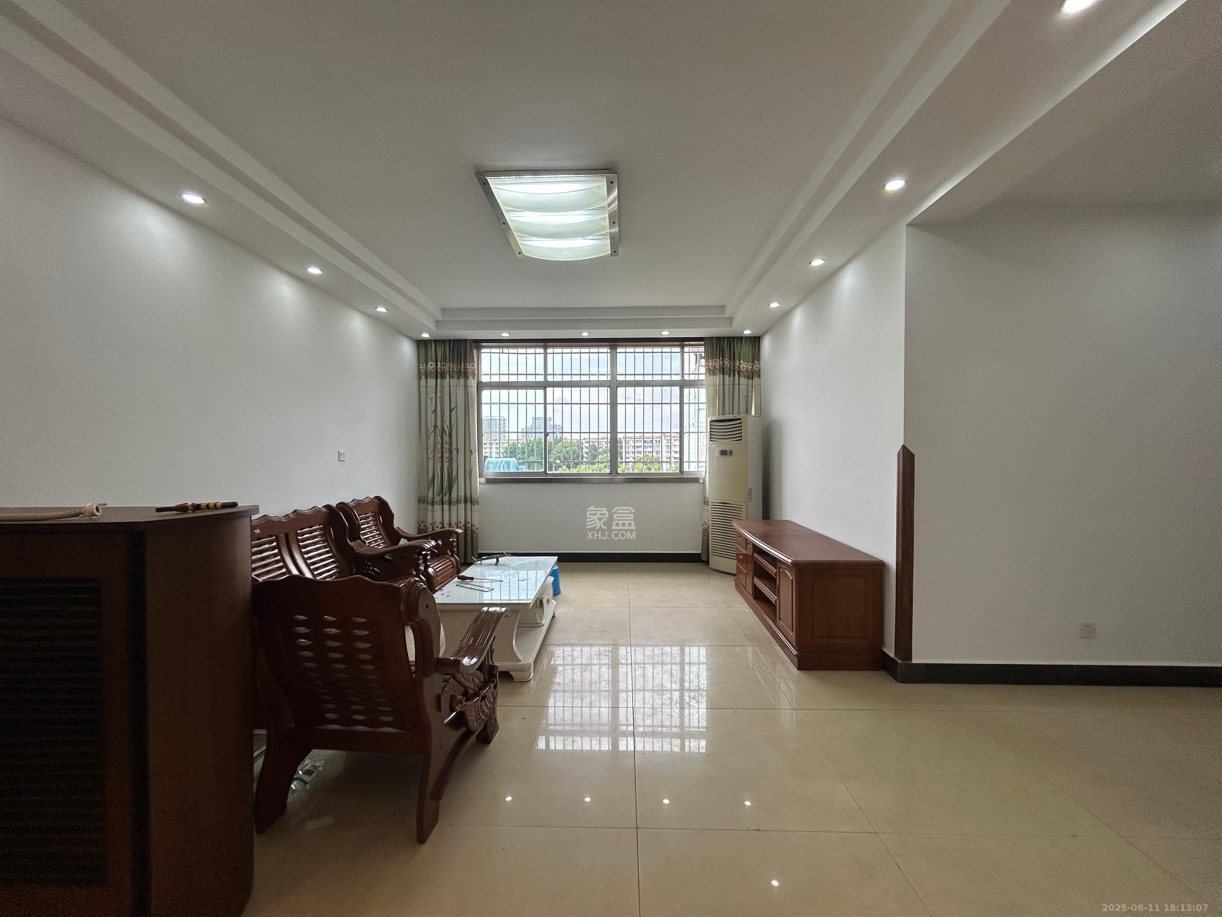 滨湖小区（湖南农业大学）  3室2厅2卫   2000.00元/月室内图