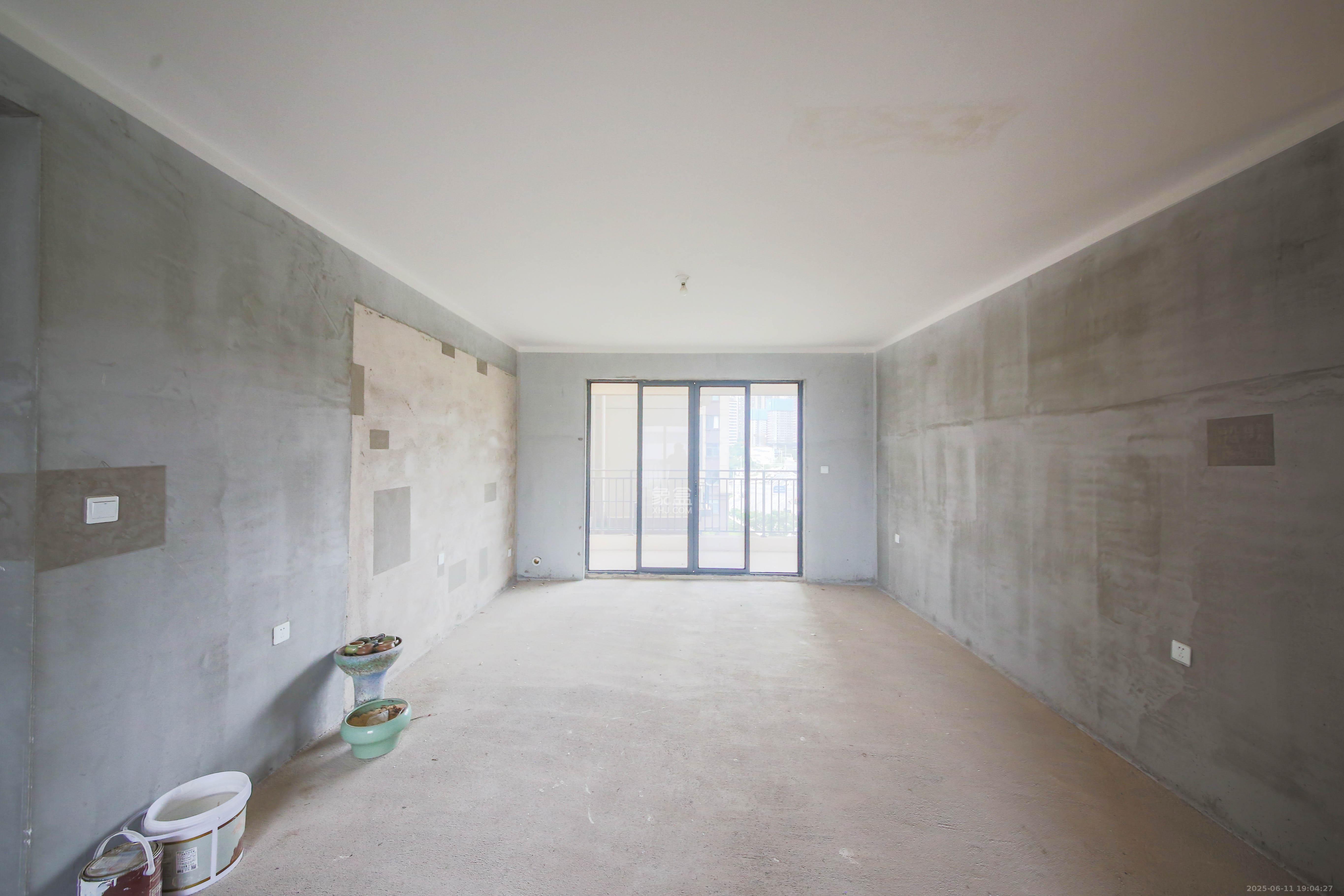 中建钰和城  4室2厅2卫   190.00万客厅