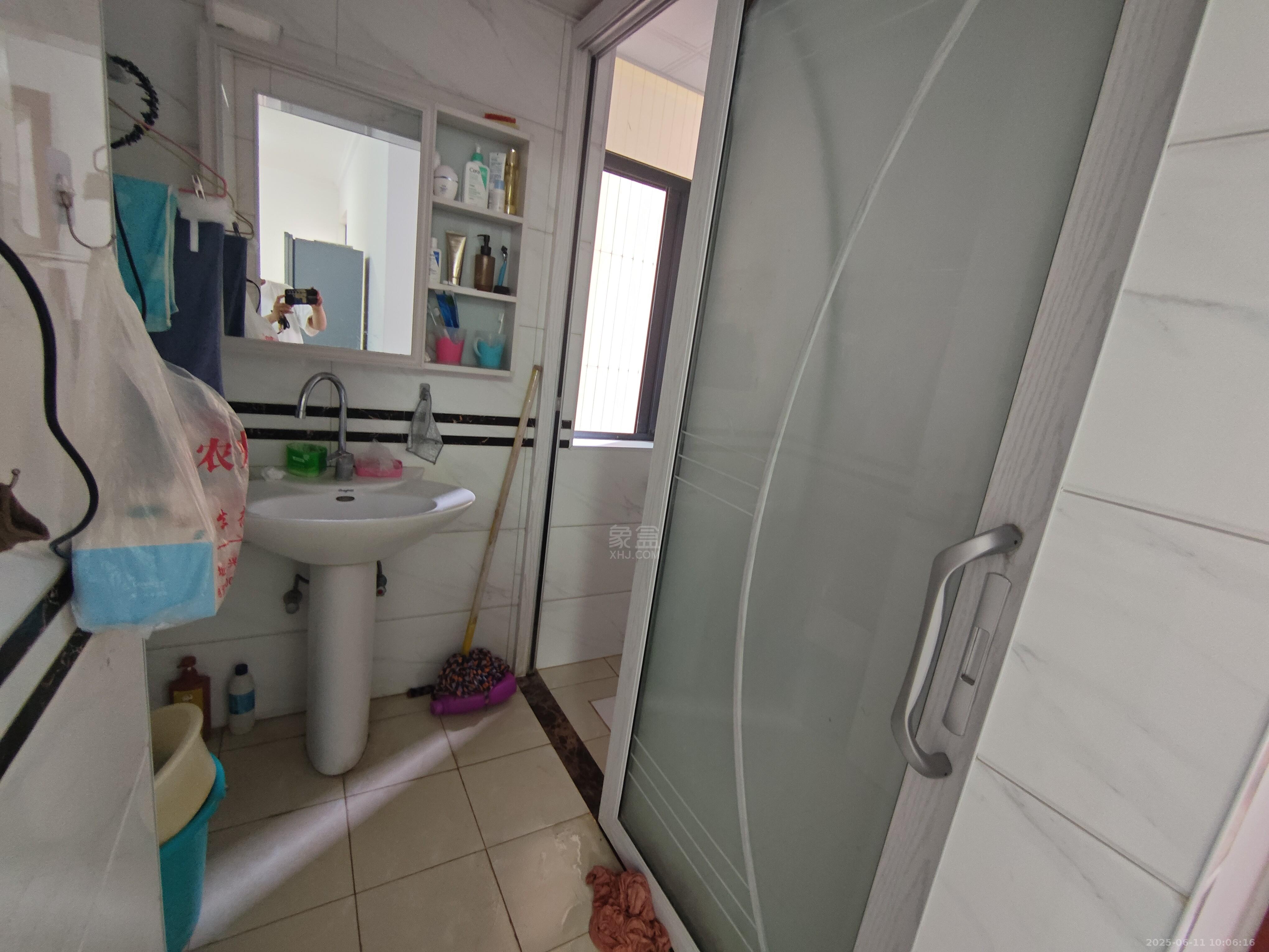 武广国际学苑  2室2厅1卫    2000.0元/月 武广国际学苑  2室2厅1卫    2000.0元/月室内图