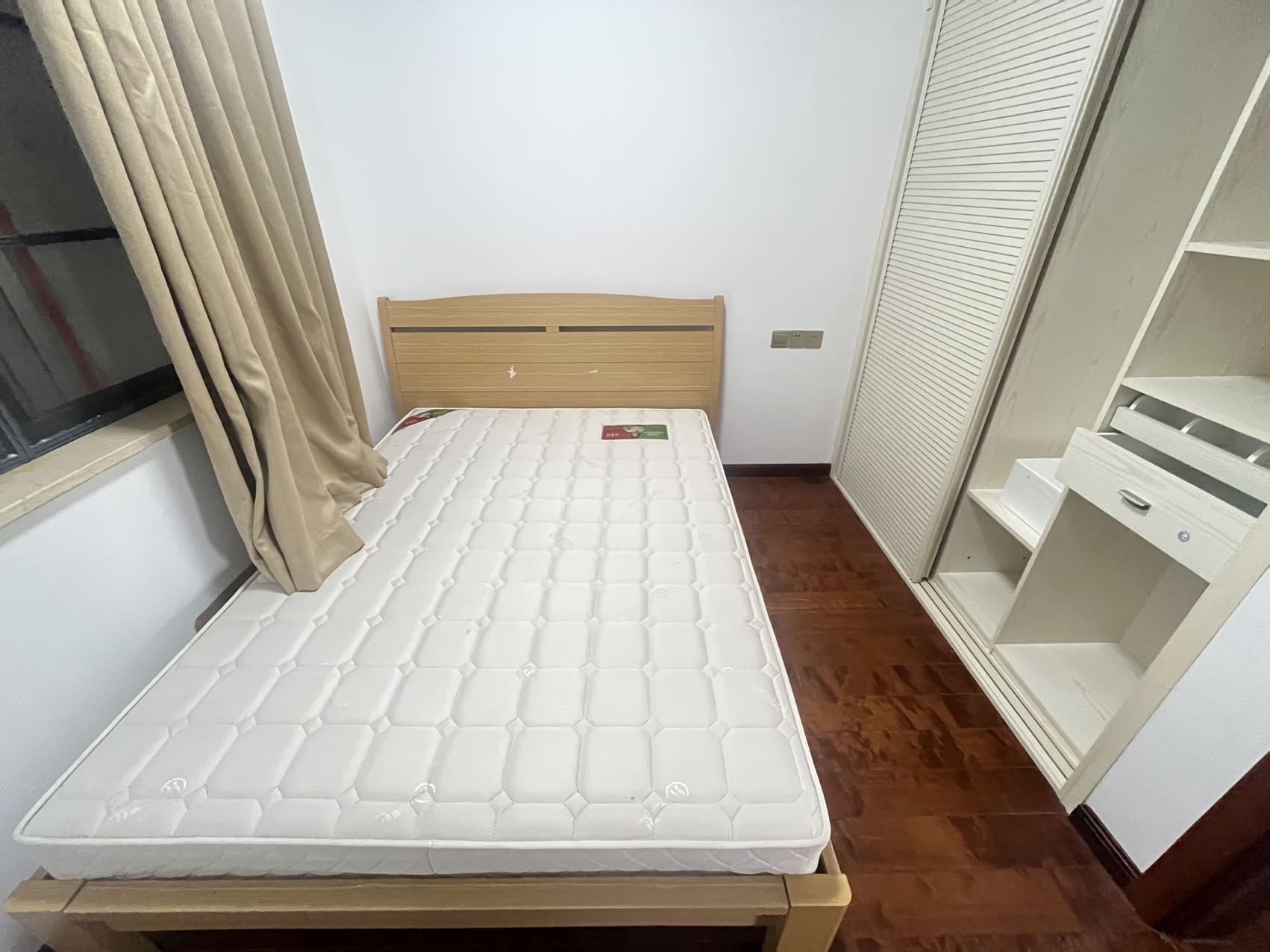 国兴城（B区）  2室2厅1卫   2800.00元/月室内图