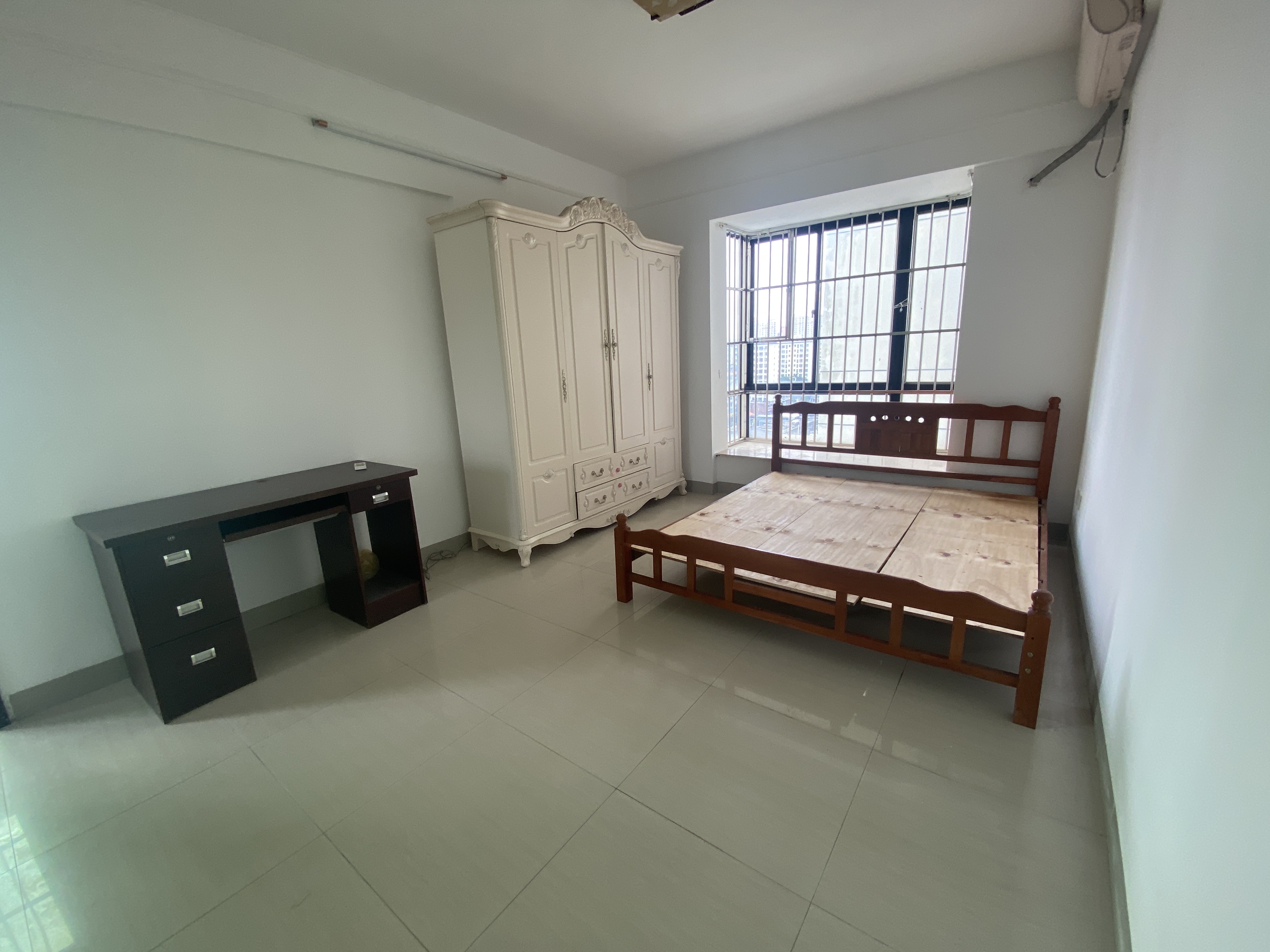 桐林阁 3室2厅2卫 2500.0元/月 桐林阁 3室2厅2卫 2500.0元/月室内图