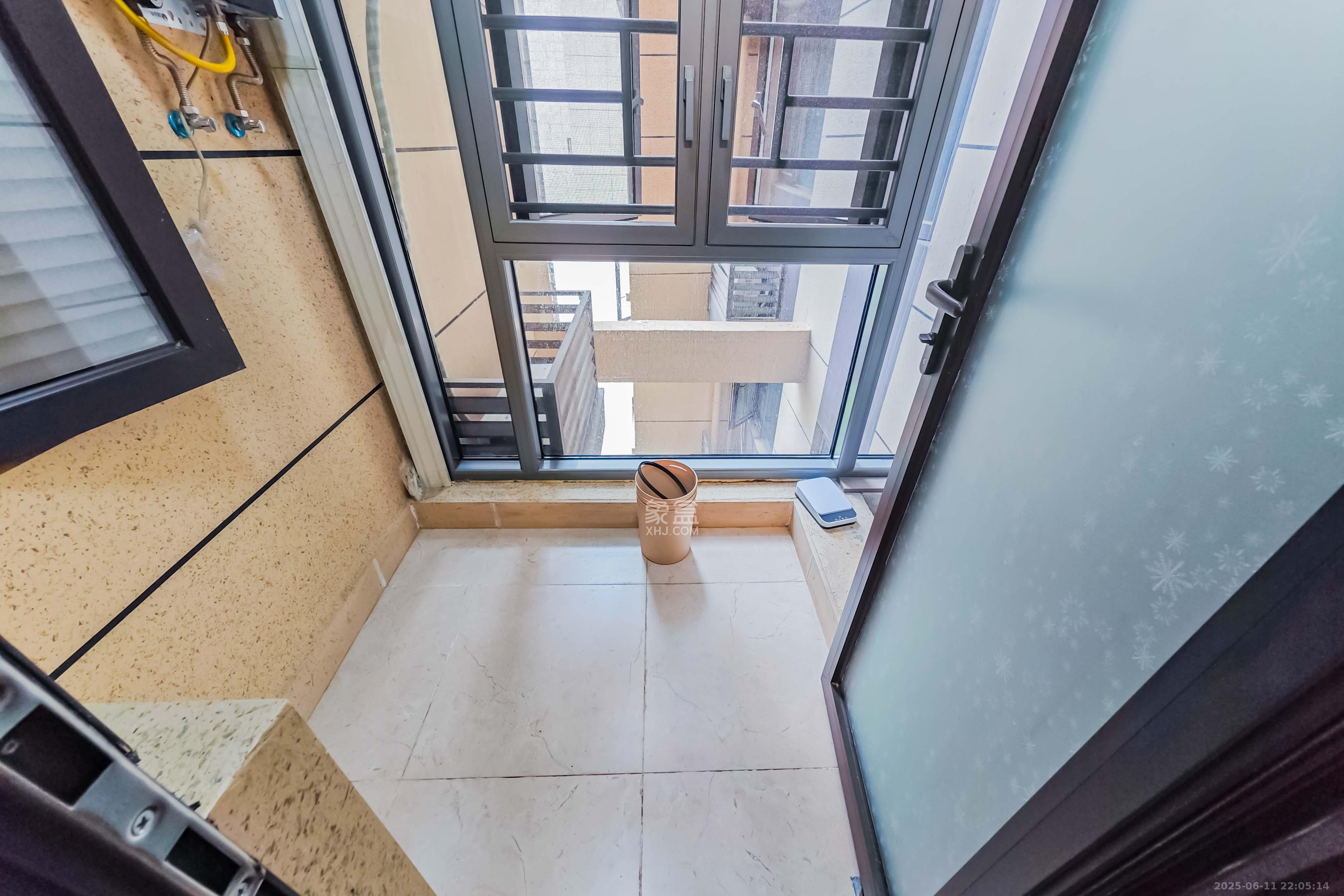 保利茉莉公馆  3室2厅2卫    160.0万 保利茉莉公馆  3室2厅2卫    160.0万厨房