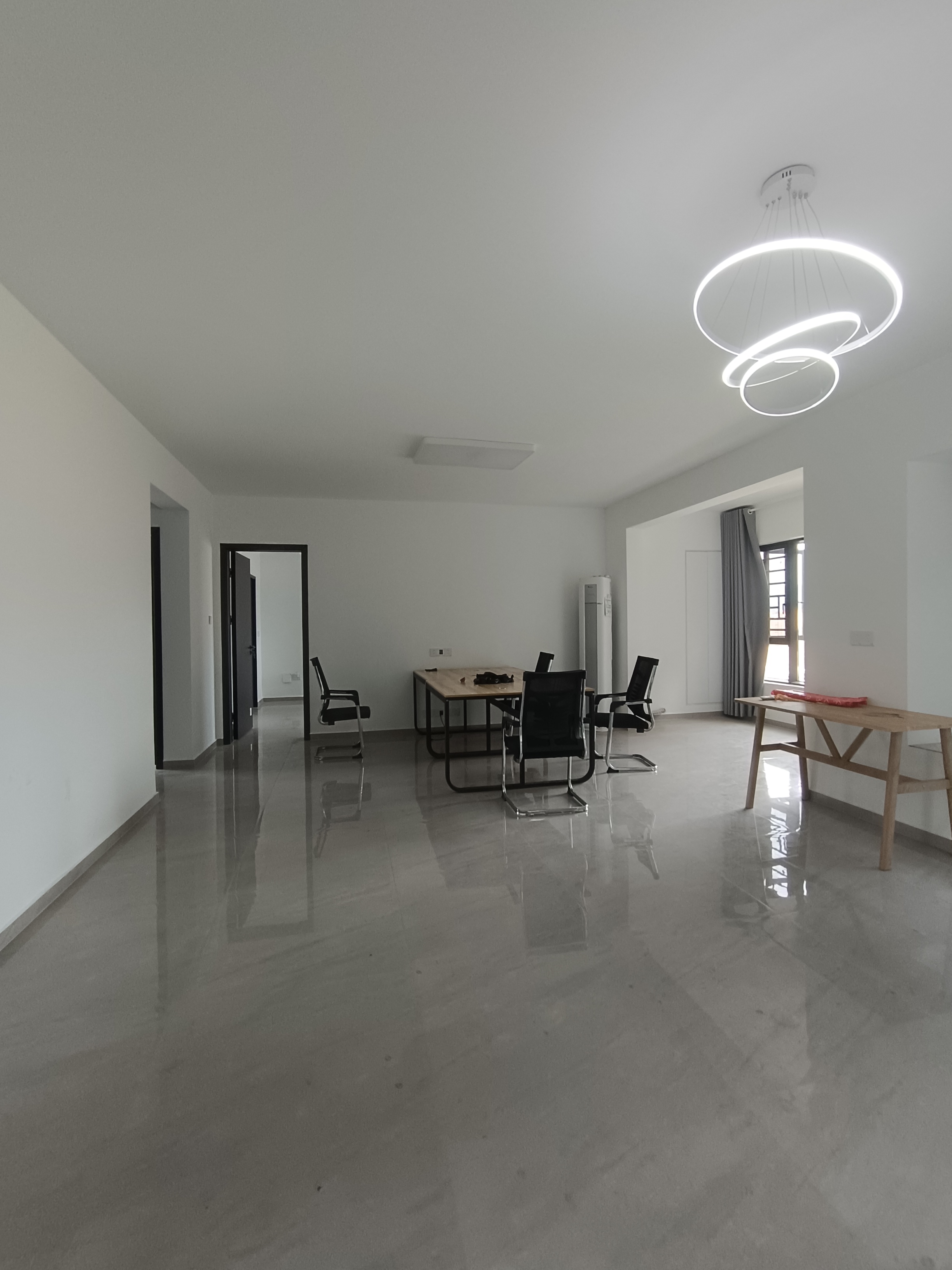 荣盛花语书苑 4室2厅2卫 2500.0元/月 荣盛花语书苑 4室2厅2卫 2500.0元/月室内图