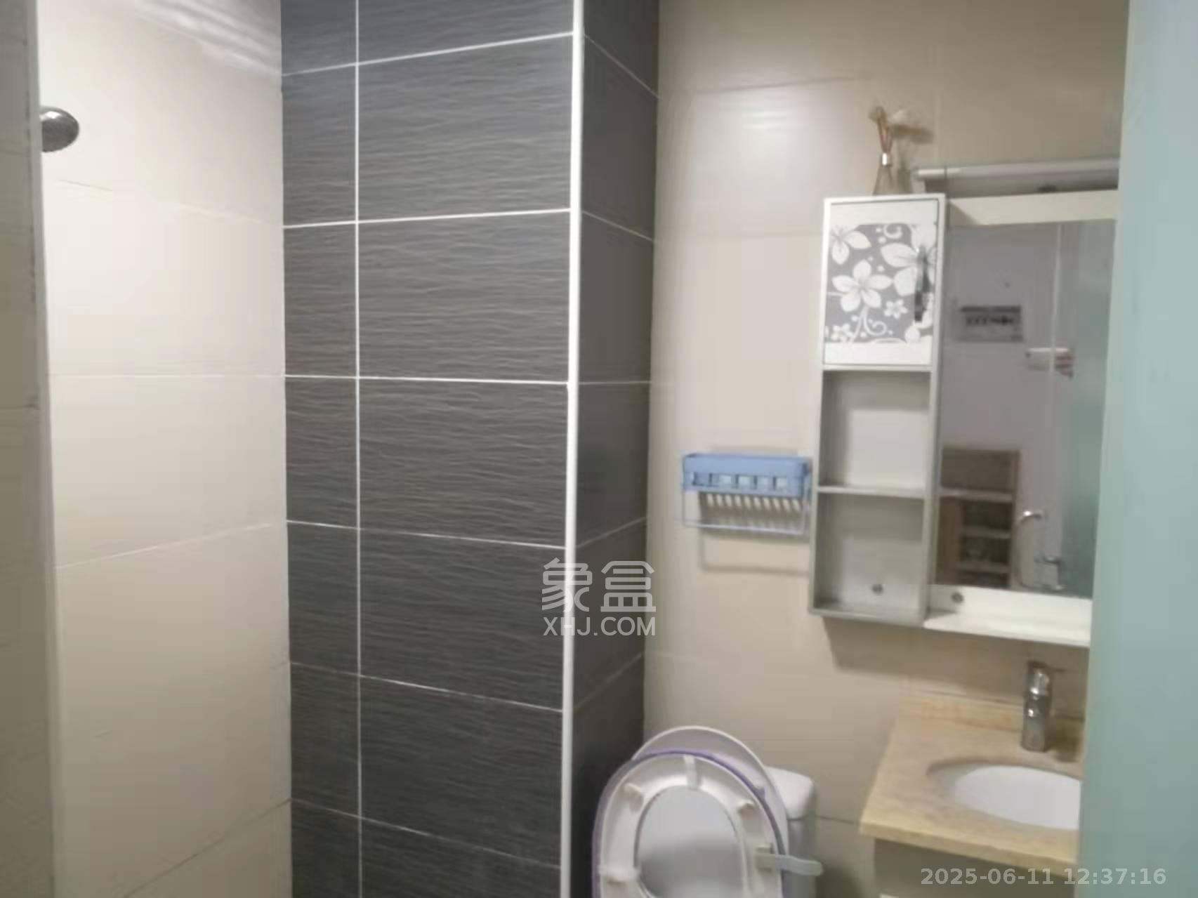 水岸世景  1室1厅1卫    900.0元/月室内图