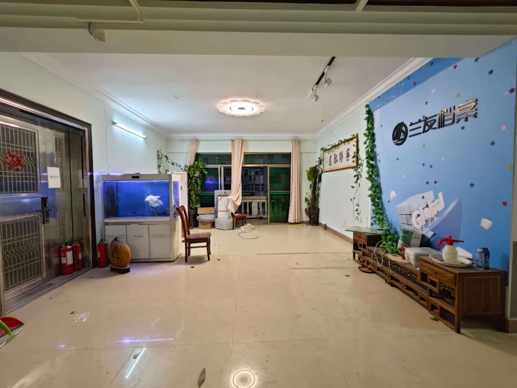 欣怡 4室2厅2卫 5500.0元/月 欣怡 4室2厅2卫 5500.0元/月室内图