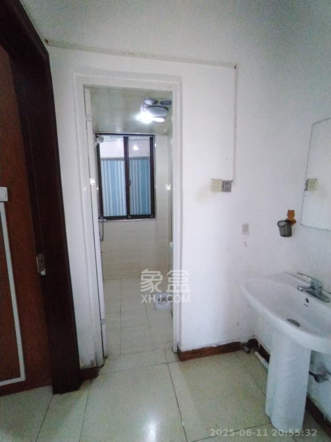 湖湾世景 4室2厅1卫 1700.0元/月 湖湾世景 4室2厅1卫 1700.0元/月室内图