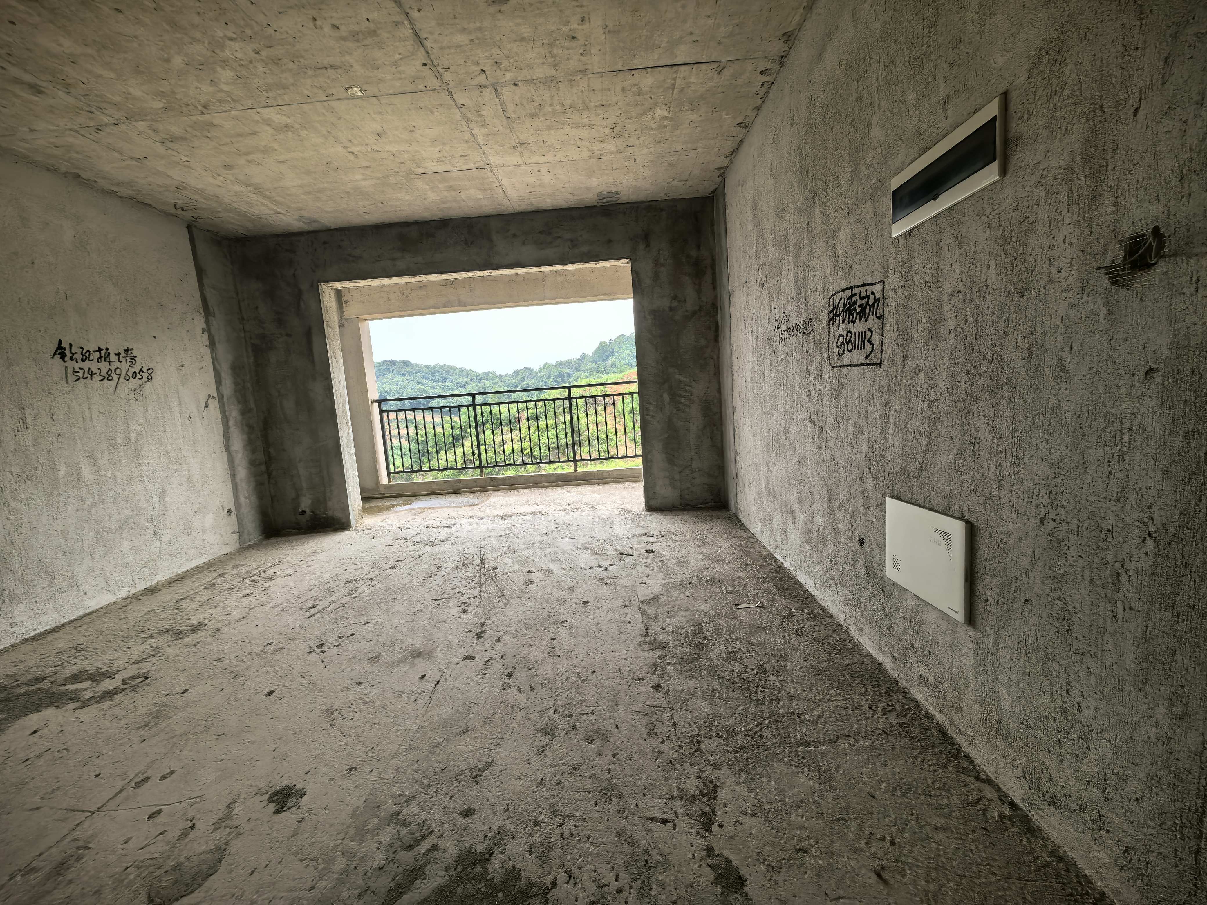 嘉熙紫台 5室2厅2卫 79.8万 嘉熙紫台 5室2厅2卫 79.8万客厅