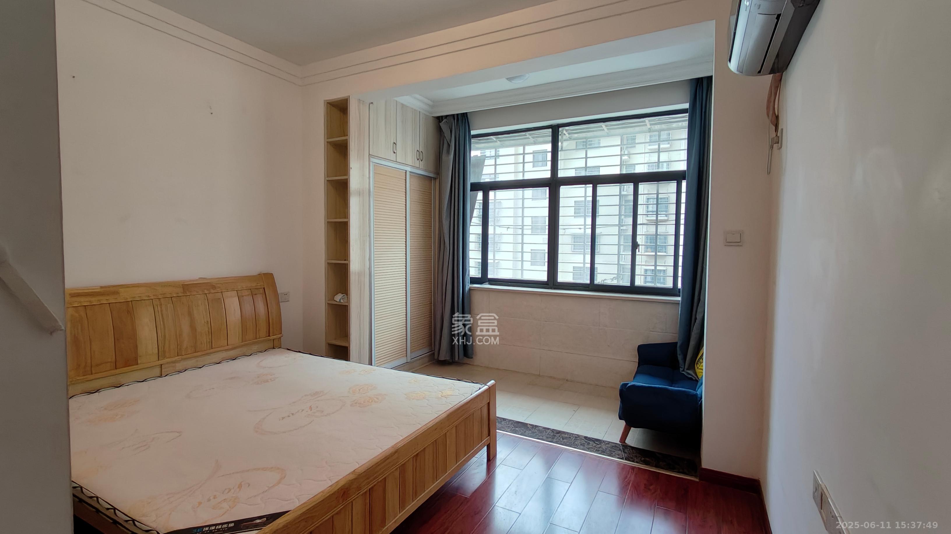 五星龙廻塘小区 3室2厅1卫 2200.0元/月 五星龙廻塘小区 3室2厅1卫 2200.0元/月室内图