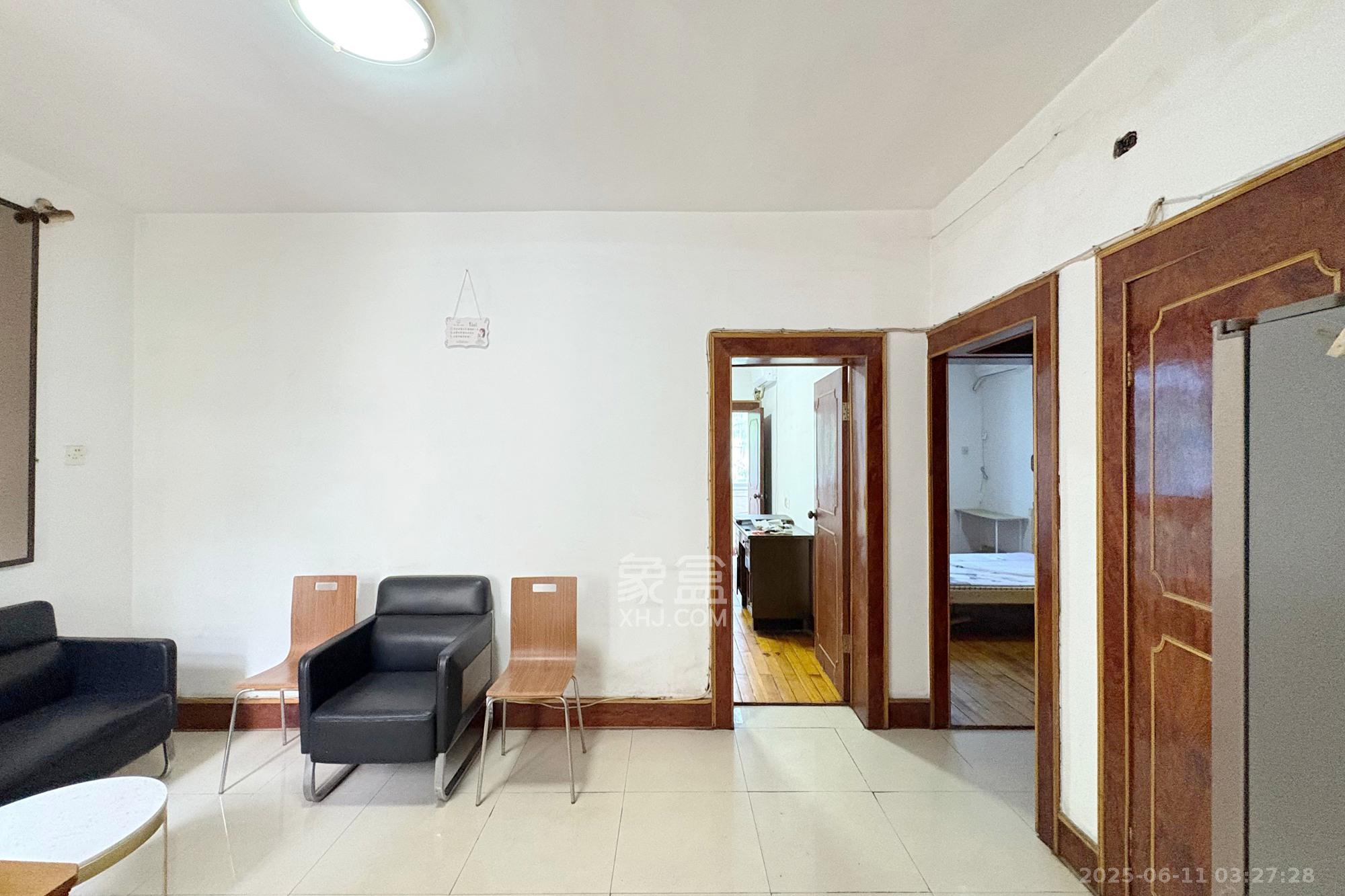 人民新村  2室1厅1卫    35.0万 人民新村  2室1厅1卫    35.0万客厅