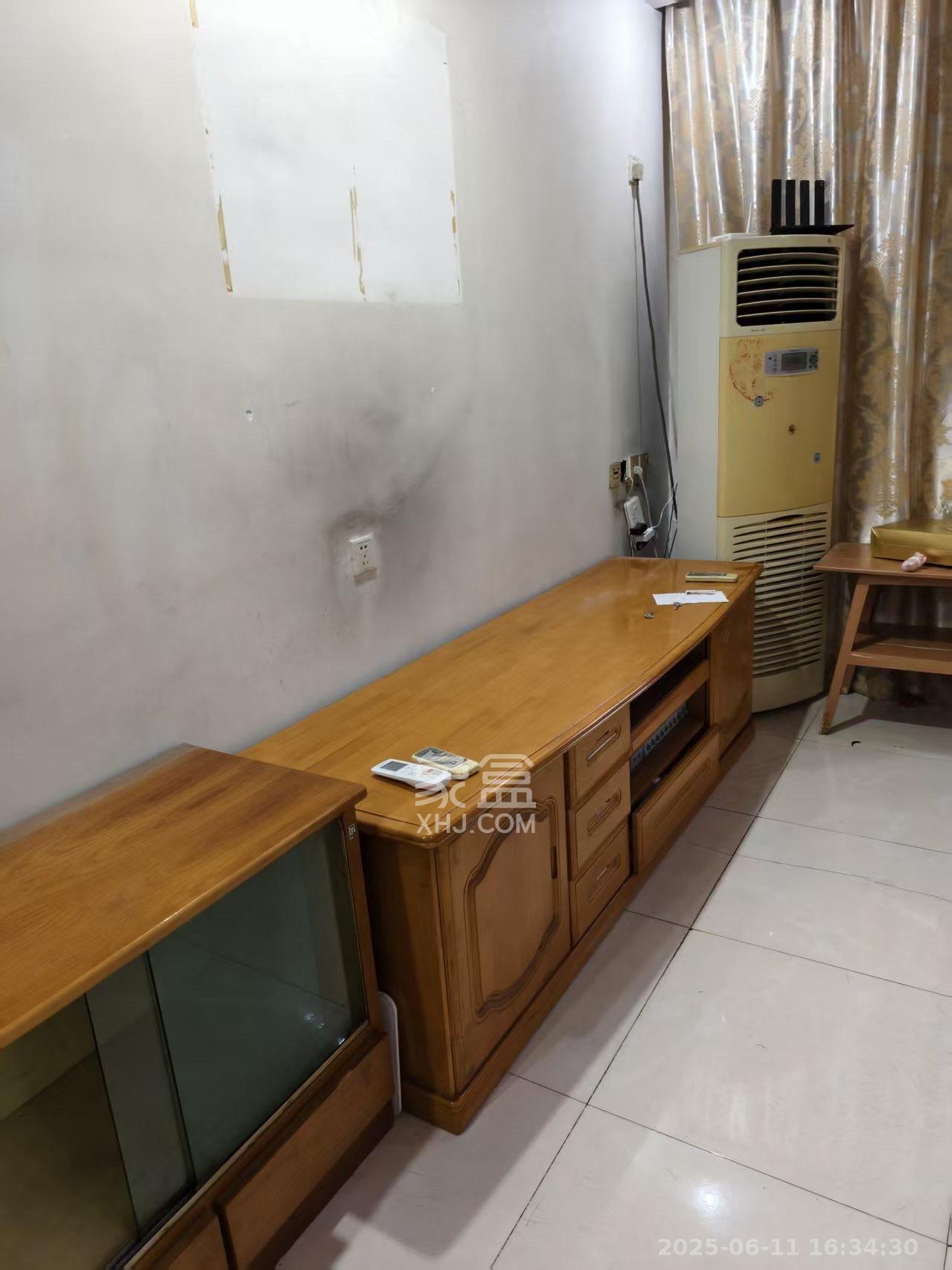 交通技校宿舍 1室1厅1卫 2800.0元/月 交通技校宿舍 1室1厅1卫 2800.0元/月室内图