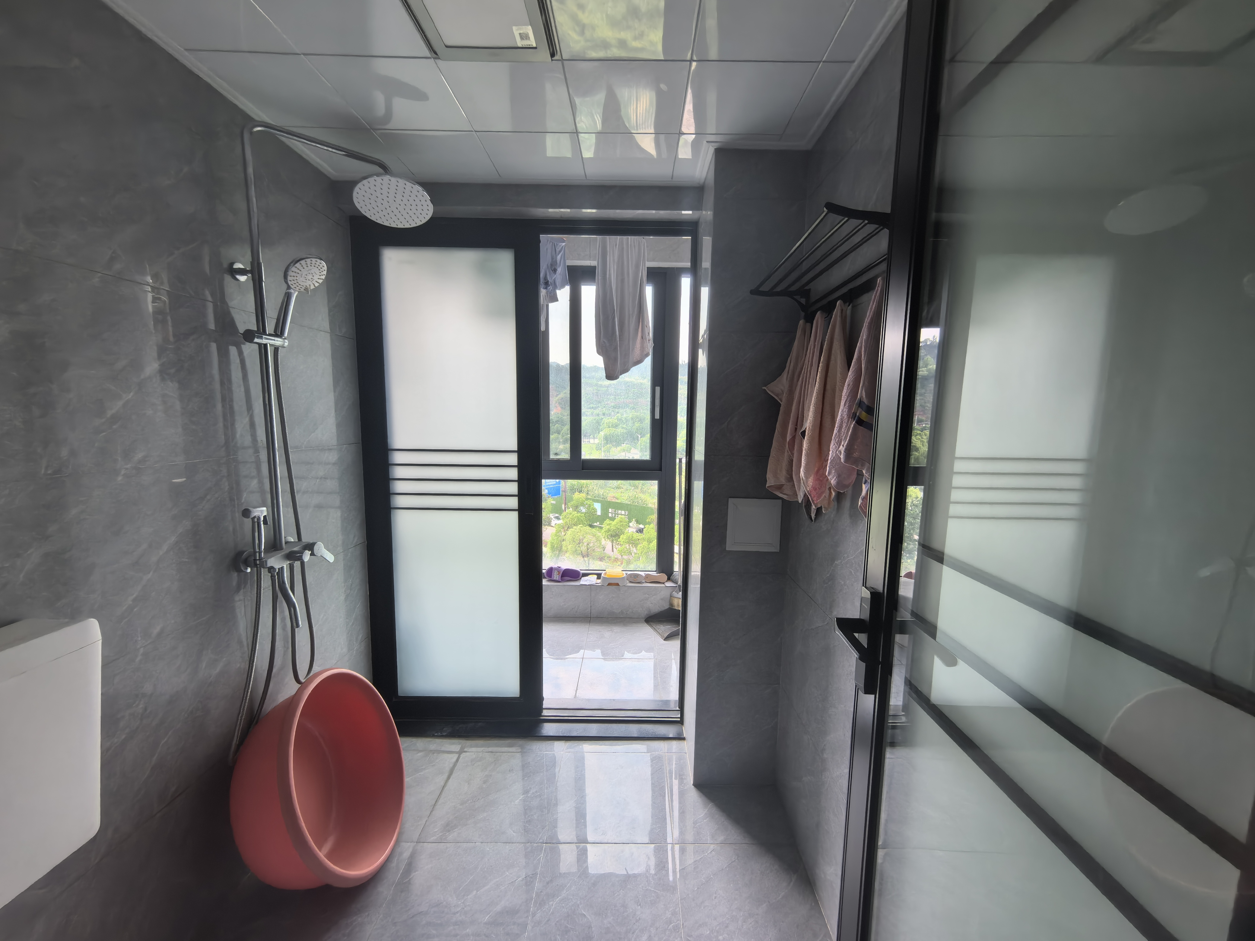 东岳新外滩 3室2厅2卫 2800.0元/月 东岳新外滩 3室2厅2卫 2800.0元/月室内图