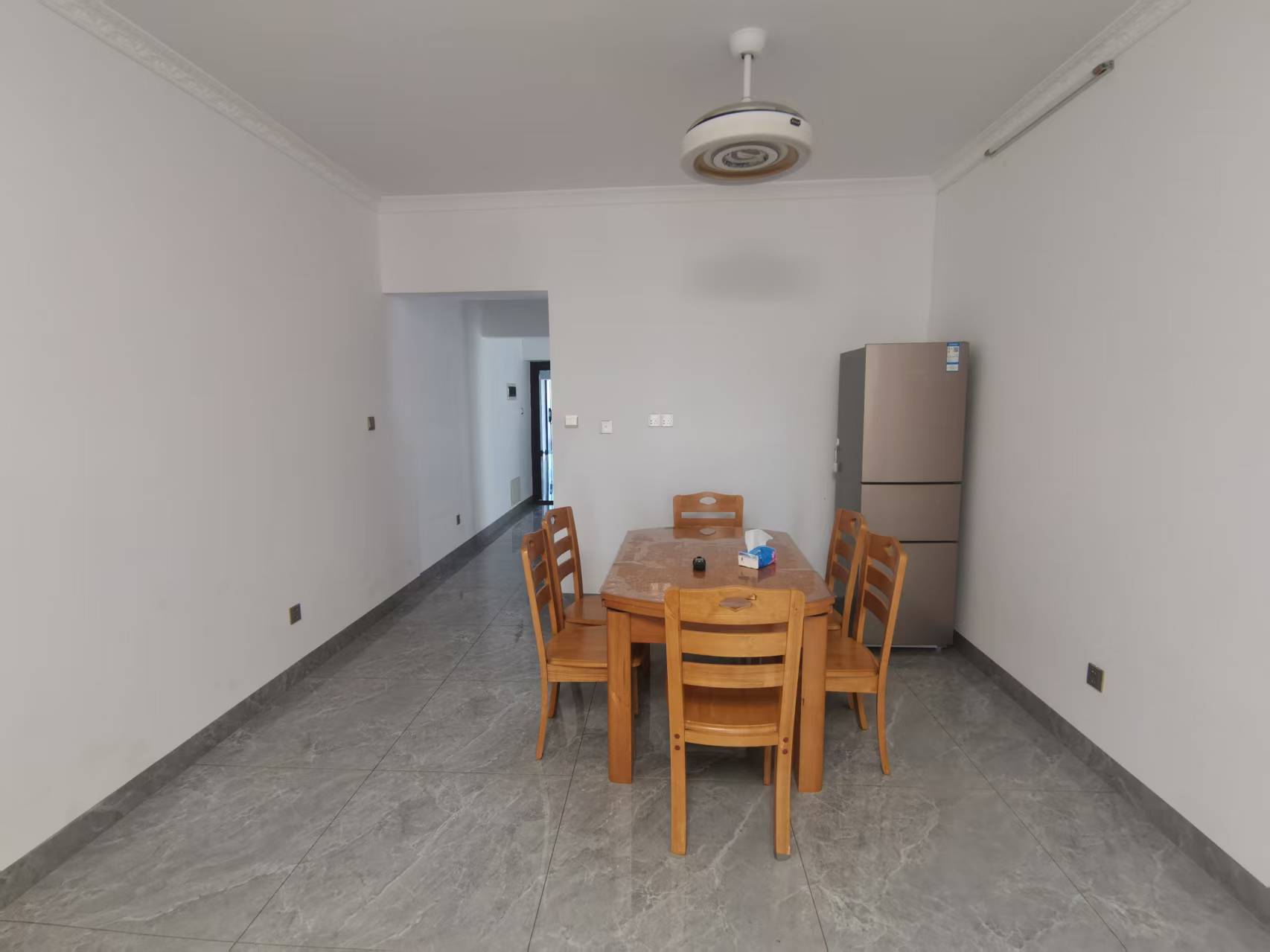 万景峰一期  3室2厅2卫    2300.0元/月 万景峰一期  3室2厅2卫    2300.0元/月室内图