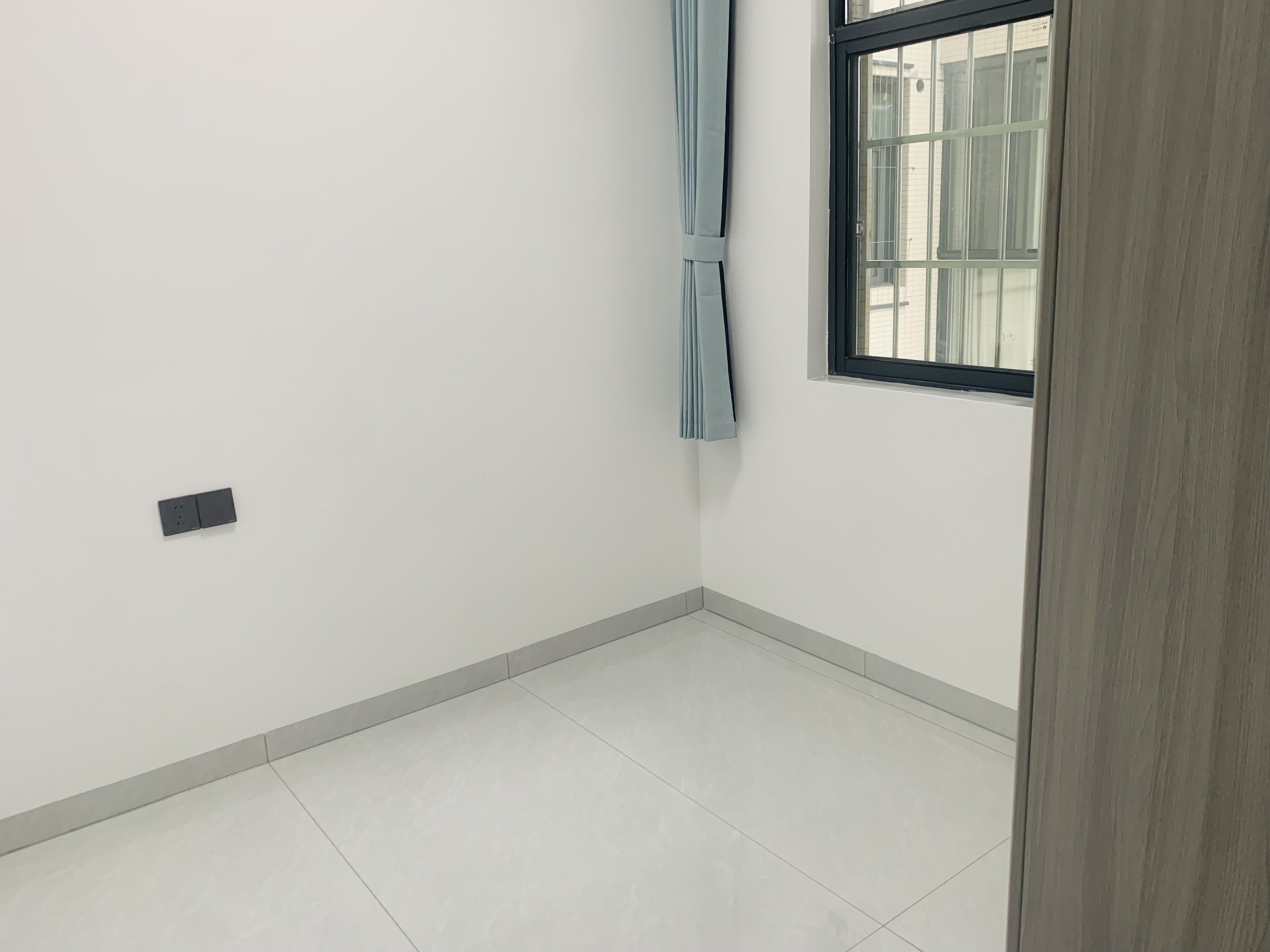 互助小区电梯房 3室2厅2卫 2100.0元/月 互助小区电梯房 3室2厅2卫 2100.0元/月室内图