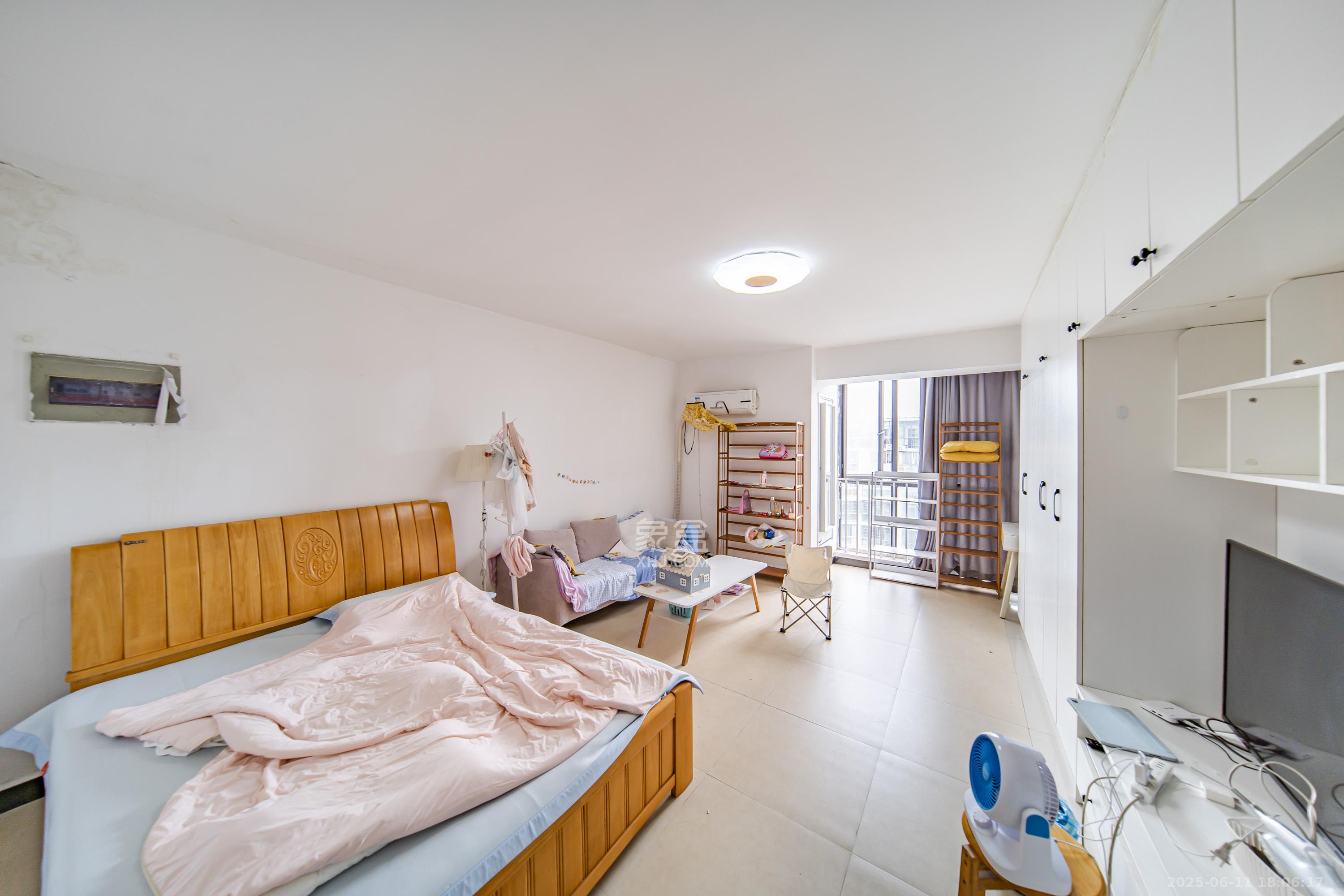 阳光100二期  1室1厅1卫    24.8万 阳光100二期  1室1厅1卫    24.8万客厅