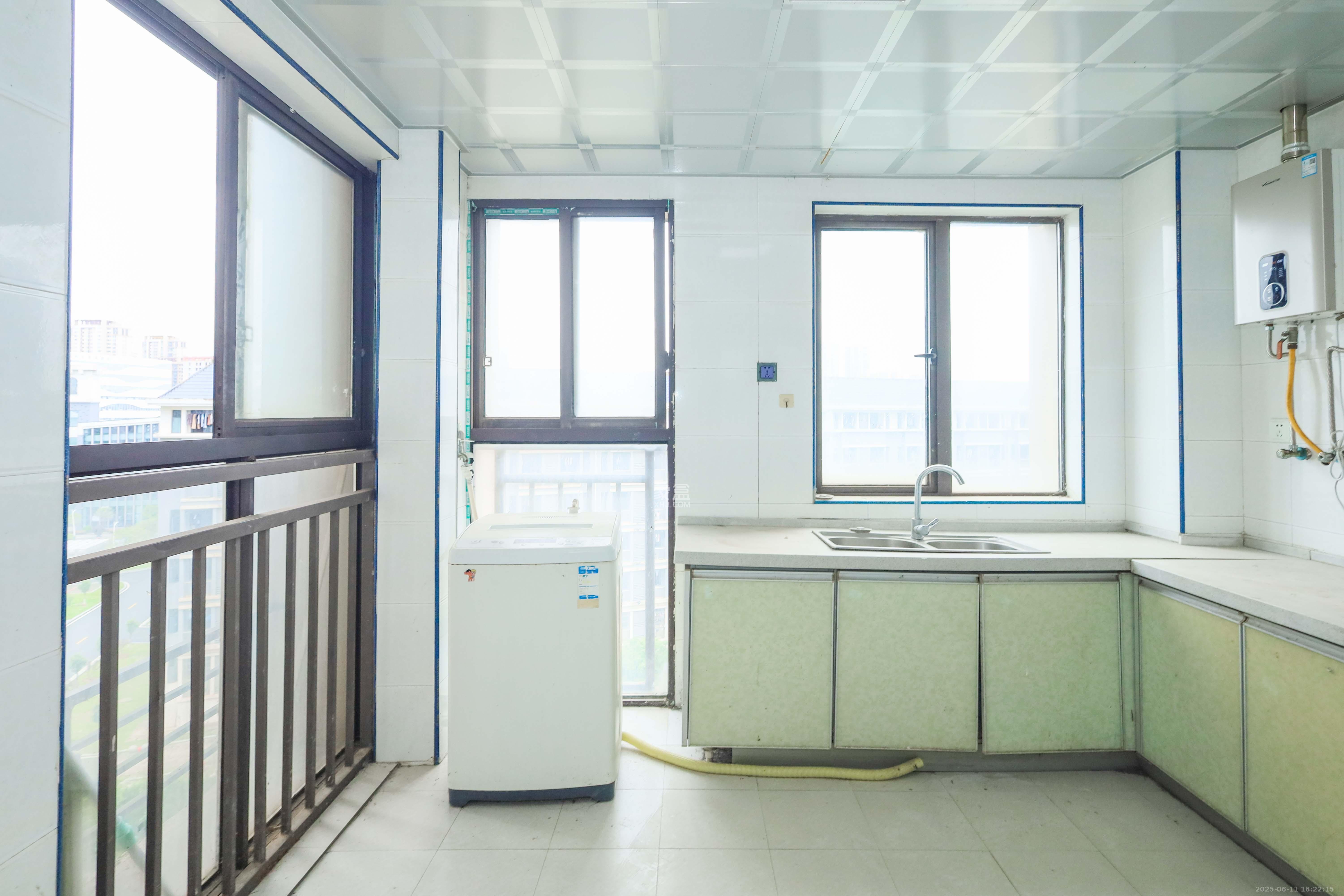 旭辉御府  4室2厅1卫    139.0万 旭辉御府  4室2厅1卫    139.0万厨房