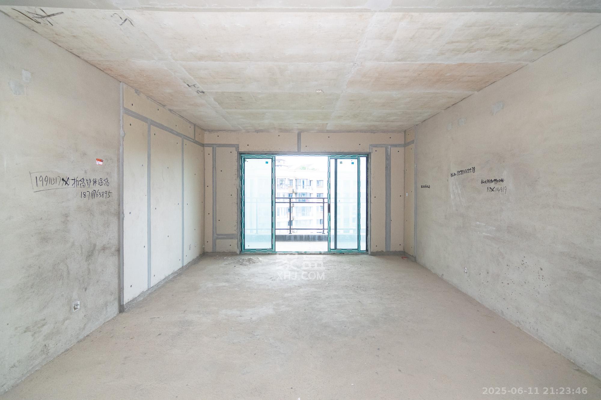 润和谷山郡(悦禧山庄水榭花都)  5室2厅3卫    139.0万 润和谷山郡(悦禧山庄水榭花都)  5室2厅3卫    139.0万客厅