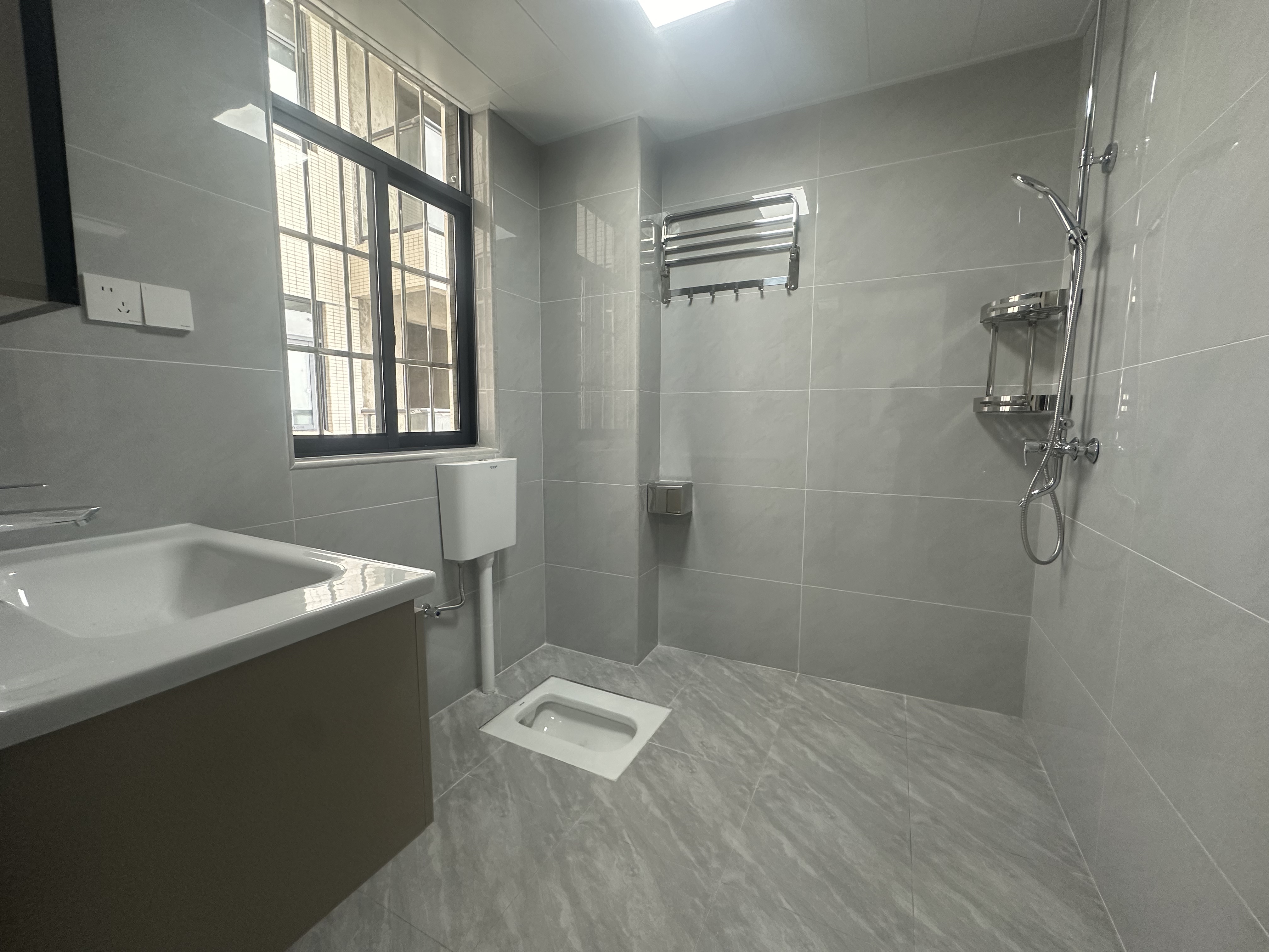 互助小区电梯房 3室2厅2卫 2000.0元/月 互助小区电梯房 3室2厅2卫 2000.0元/月室内图