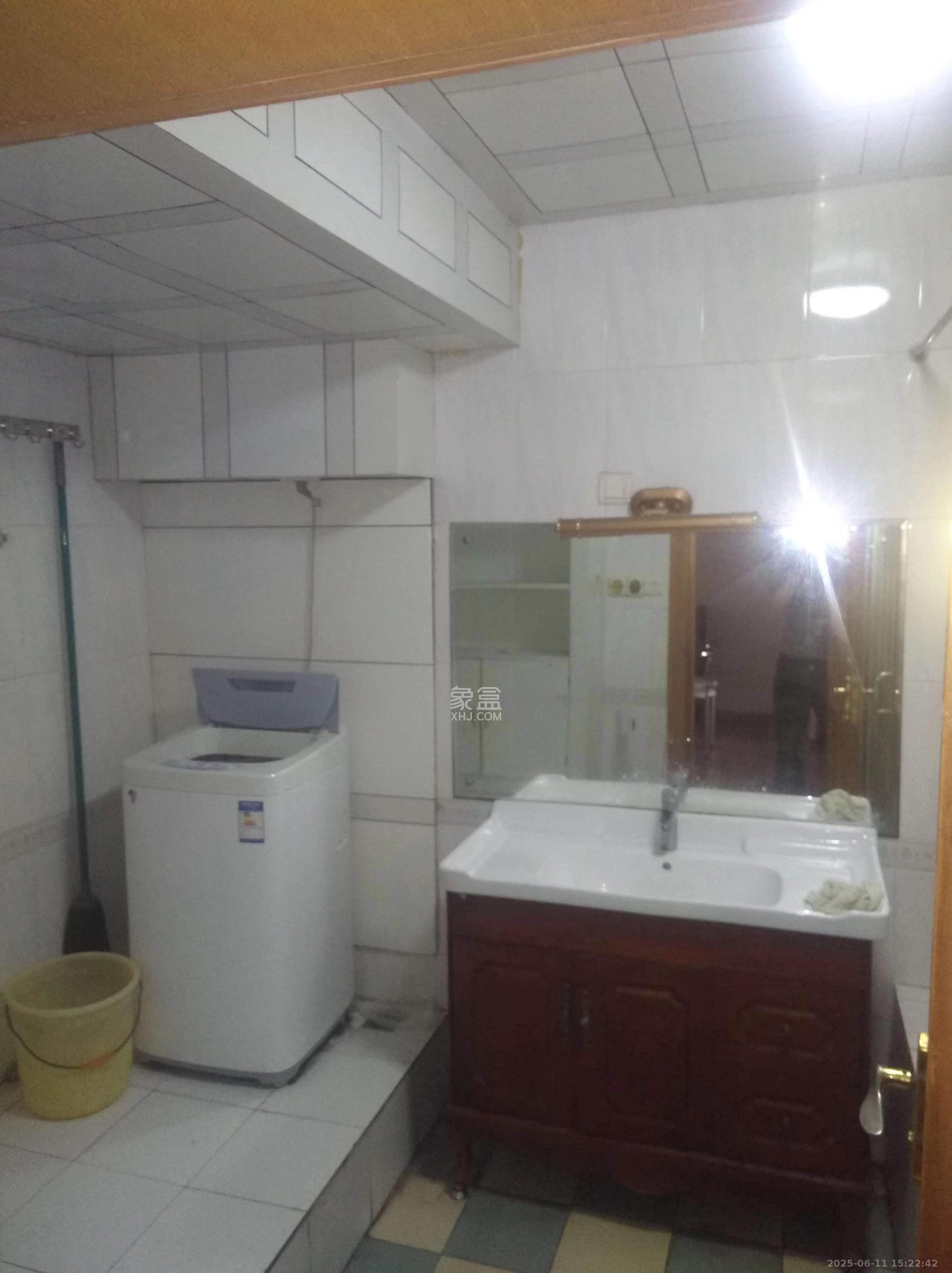 新闻出版局单位房 3室2厅2卫 3600.0元/月 新闻出版局单位房 3室2厅2卫 3600.0元/月室内图