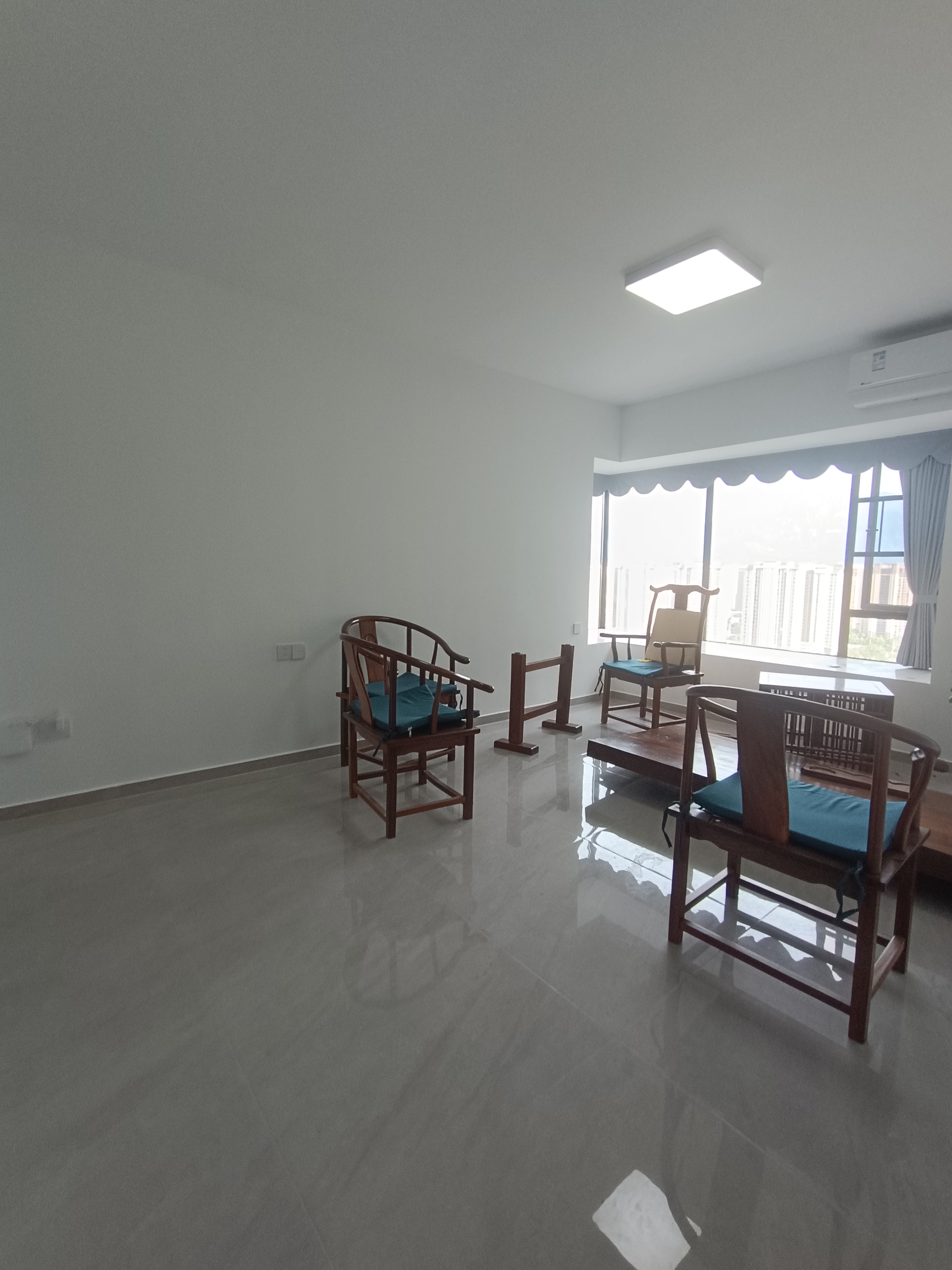 荣盛花语书苑 4室2厅2卫 2500.0元/月 荣盛花语书苑 4室2厅2卫 2500.0元/月室内图