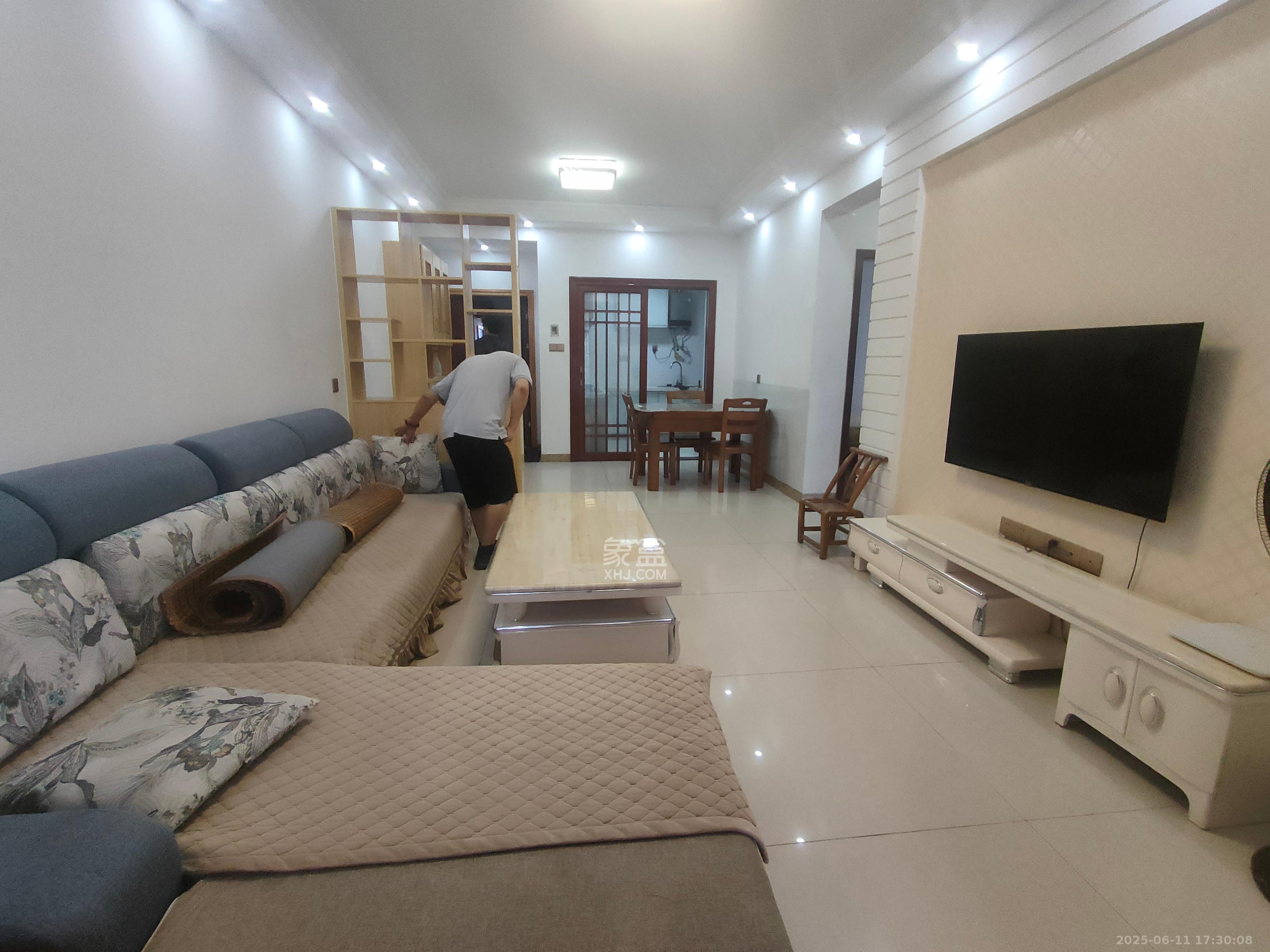 嘉顺苑 4室2厅1卫 2100.0元/月 嘉顺苑 4室2厅1卫 2100.0元/月室内图