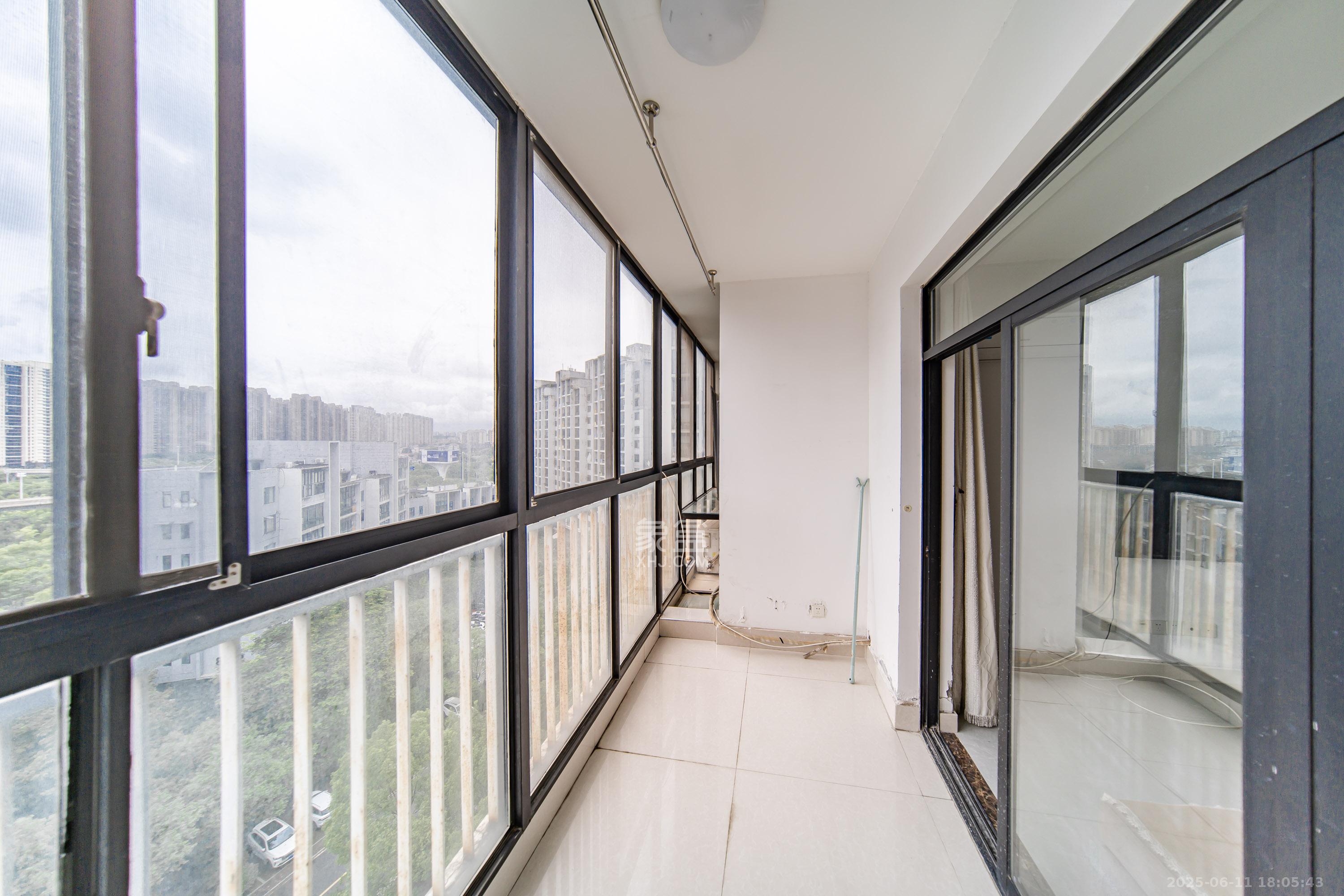 阳光100三期 2室2厅1卫 79.0万 阳光100三期 2室2厅1卫 79.0万阳台