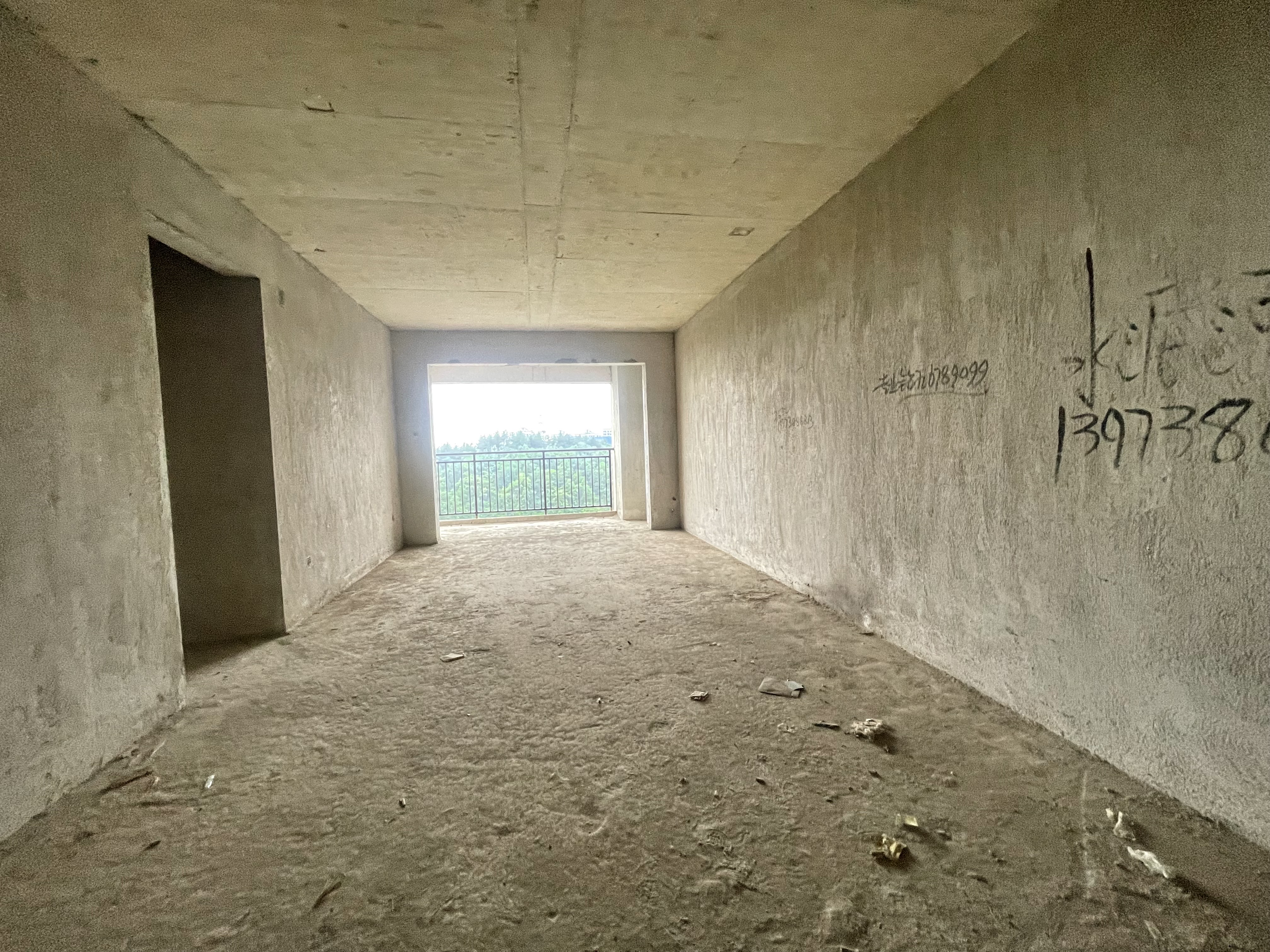 德桂园书香苑  3室2厅2卫    65.0万客厅