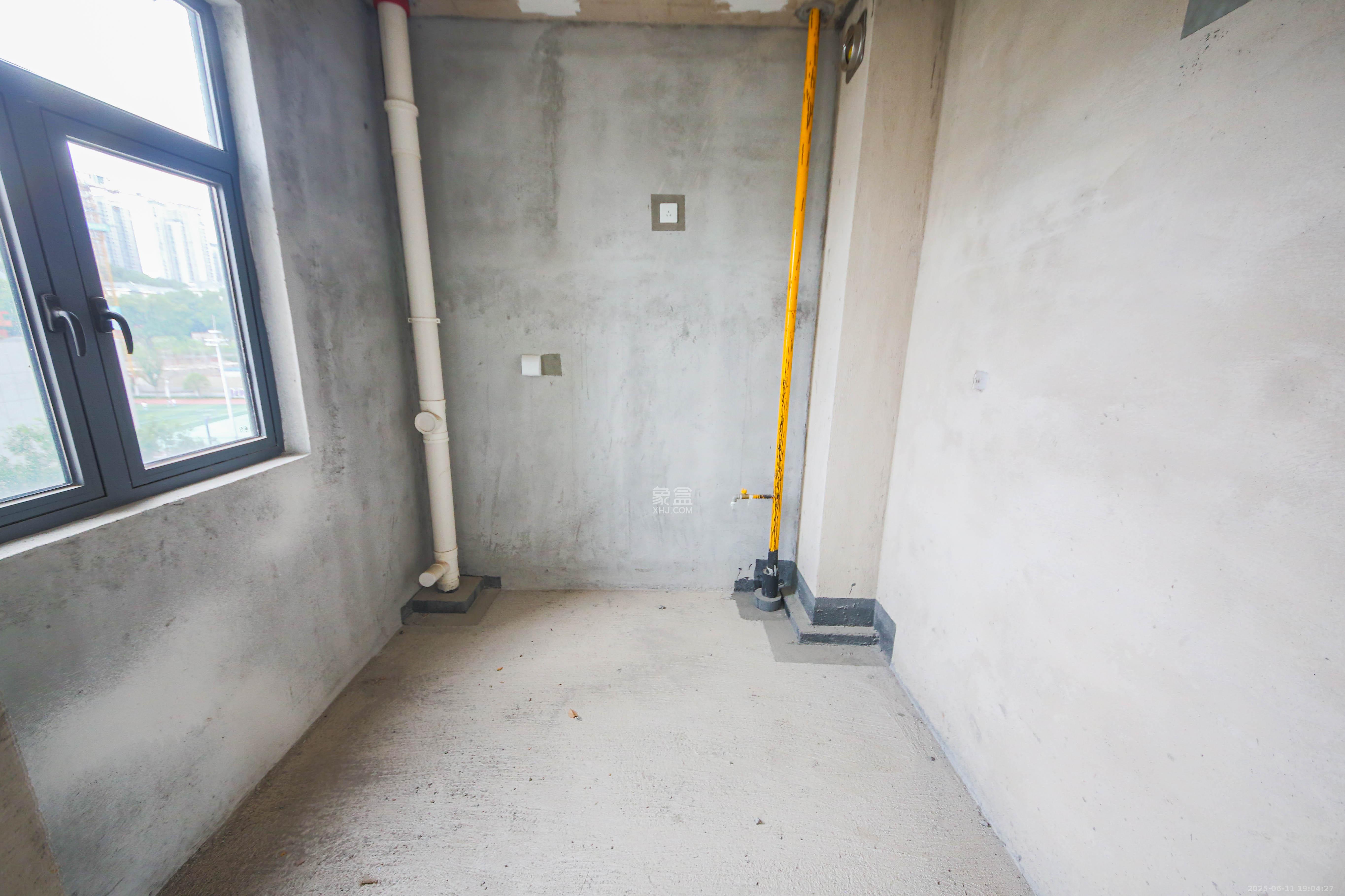中建钰和城  4室2厅2卫   190.00万厨房