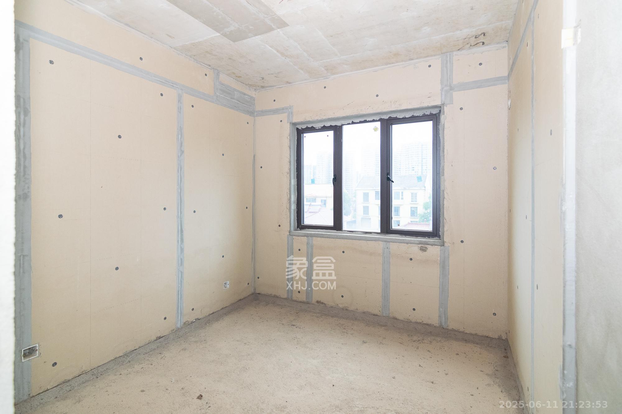 润和谷山郡(悦禧山庄水榭花都)  5室2厅3卫    139.0万 润和谷山郡(悦禧山庄水榭花都)  5室2厅3卫    139.0万卧室