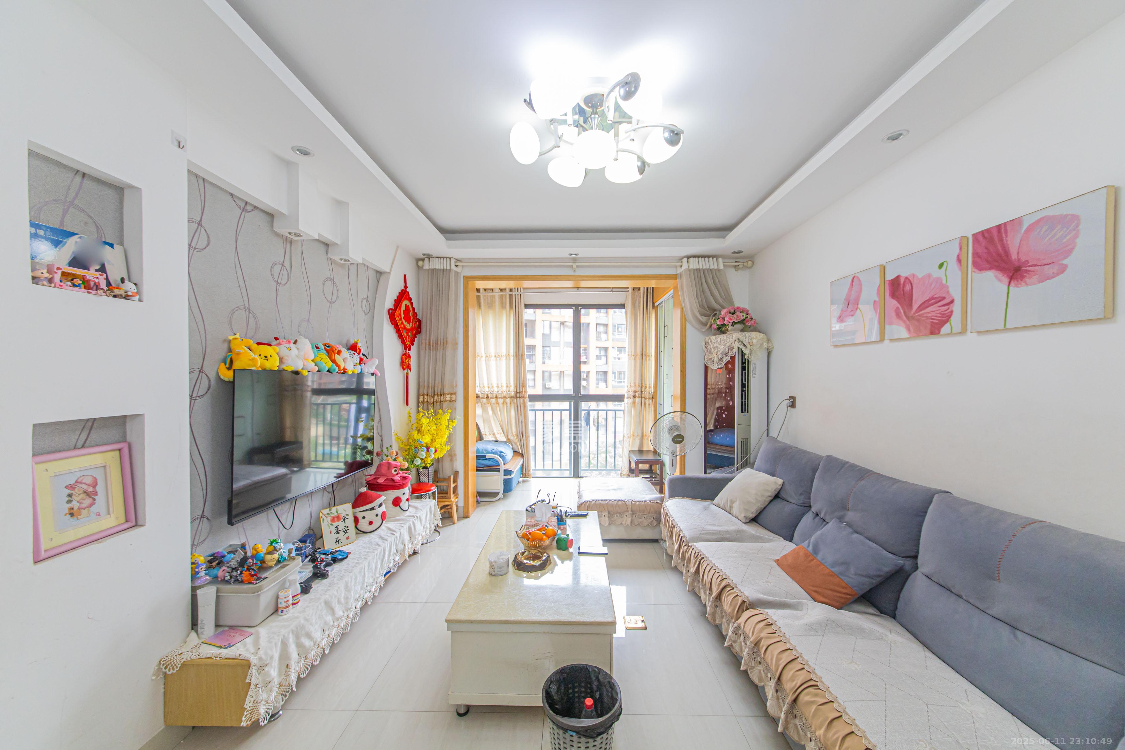 中信文化广场(中信新城二期) 2室2厅1卫 57.0万 中信文化广场(中信新城二期) 2室2厅1卫 57.0万客厅