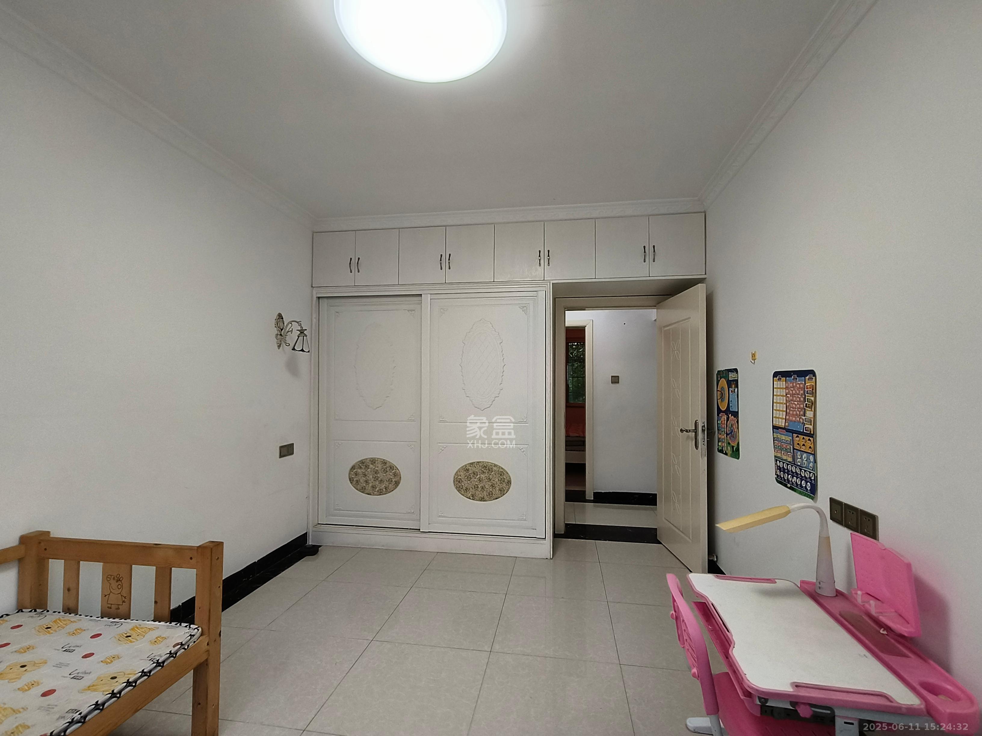 方略学府佳境 4室2厅2卫 2300.0元/月 方略学府佳境 4室2厅2卫 2300.0元/月室内图