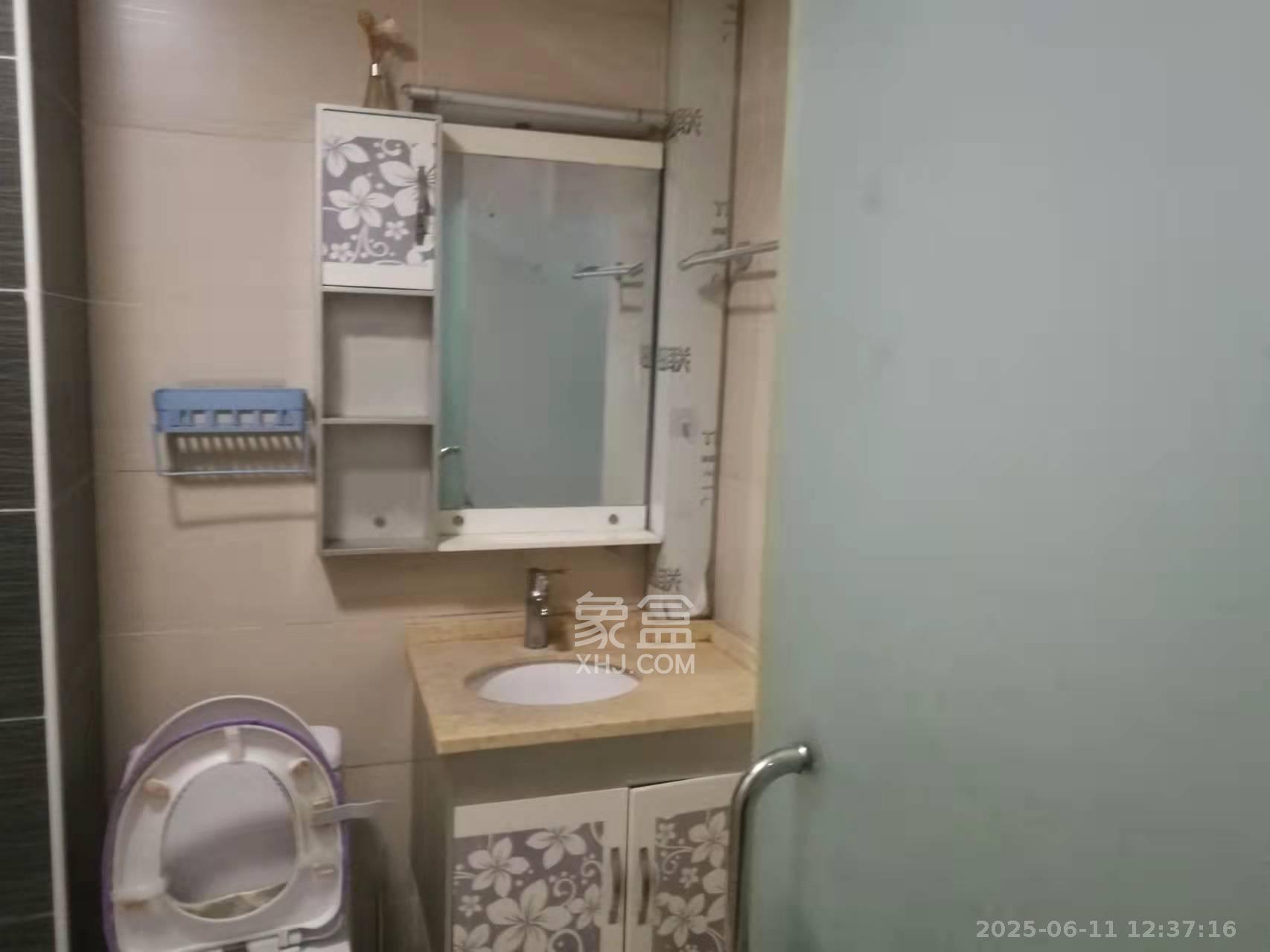 水岸世景  1室1厅1卫    900.0元/月室内图