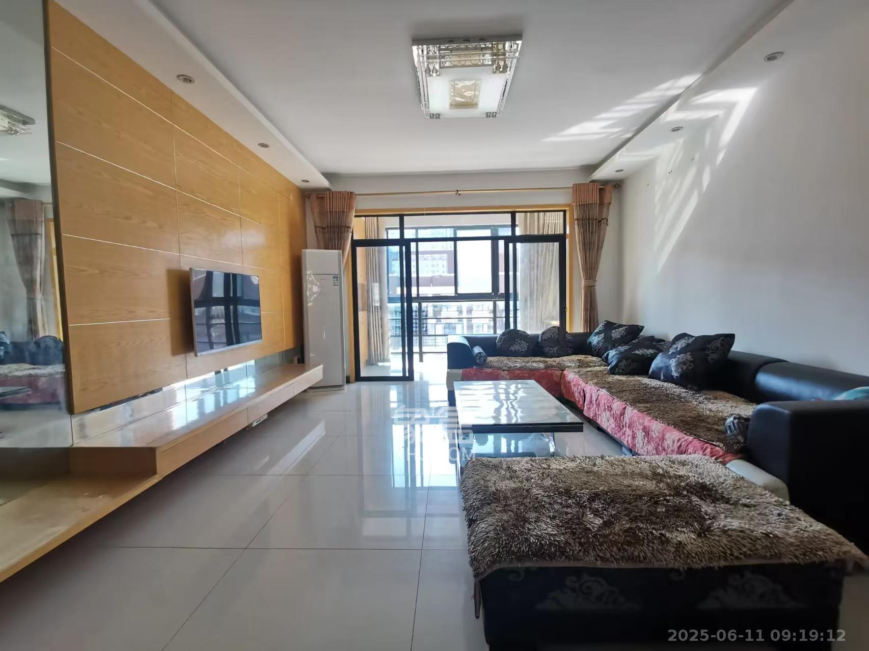 鑫远湘府华城 3室2厅2卫 3300.0元/月 鑫远湘府华城 3室2厅2卫 3300.0元/月室内图