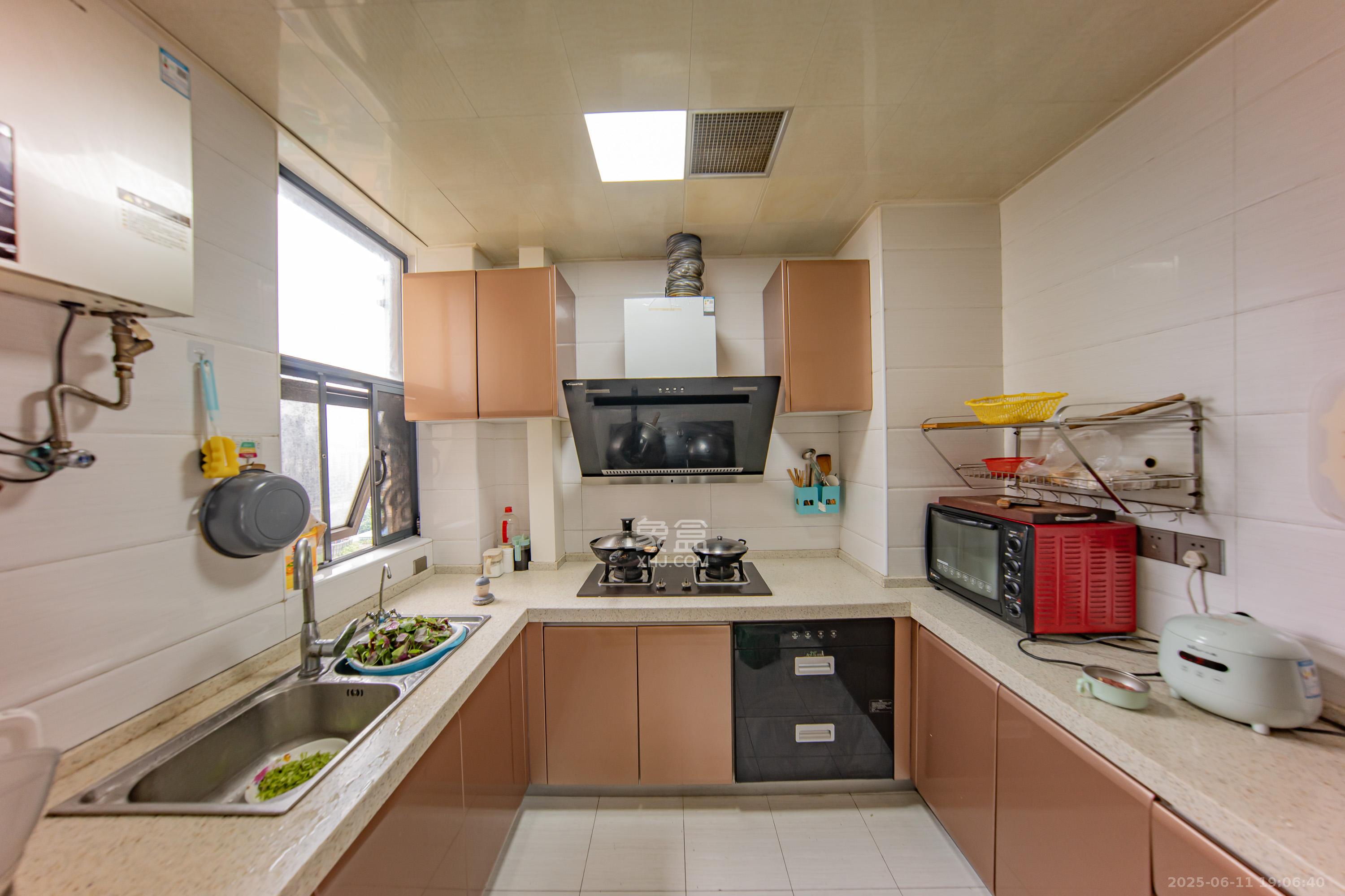 中建麓山和苑  3室2厅2卫    75.0万 中建麓山和苑  3室2厅2卫    75.0万厨房