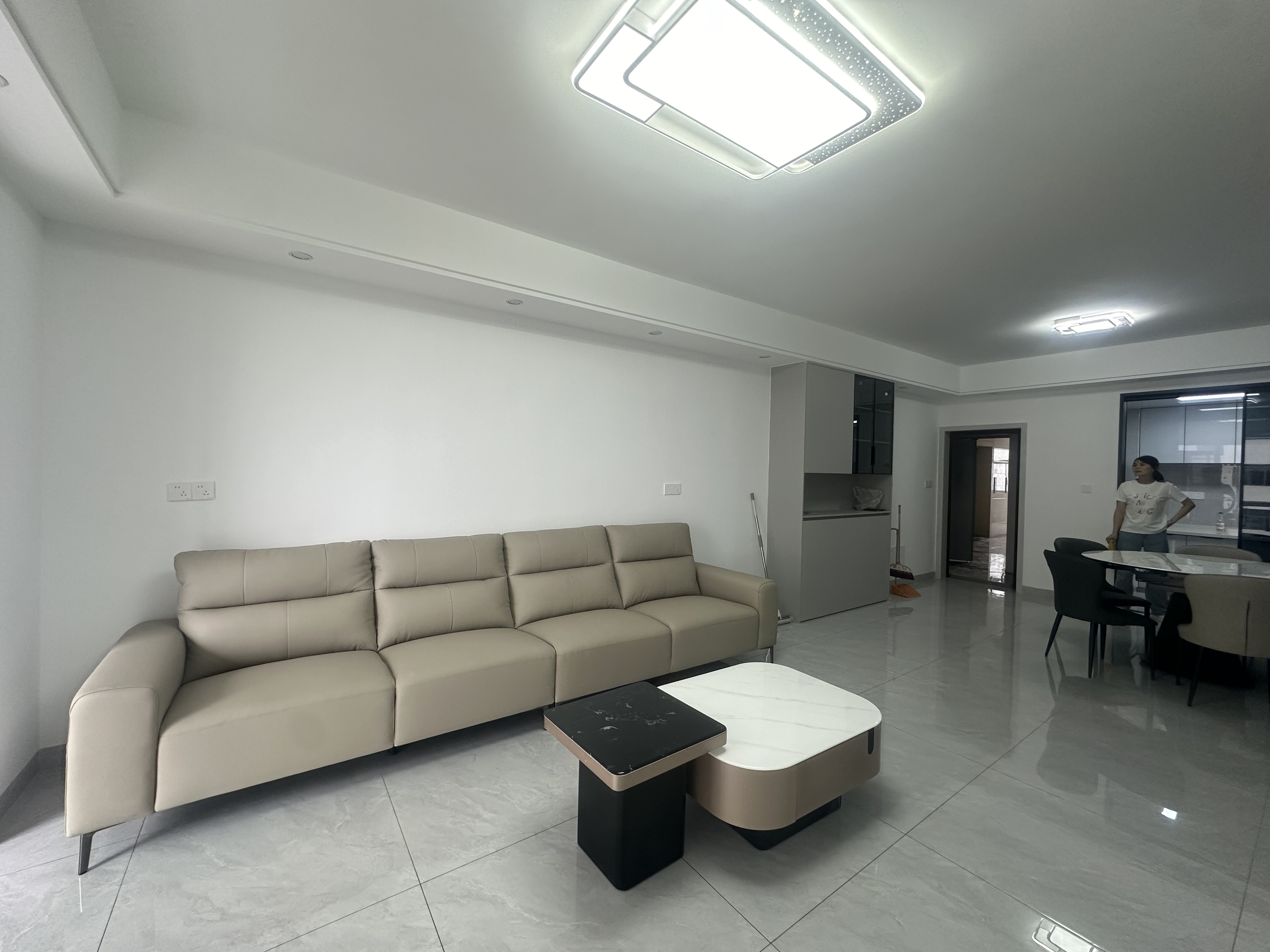 互助小区电梯房 3室2厅2卫 2000.0元/月 互助小区电梯房 3室2厅2卫 2000.0元/月室内图