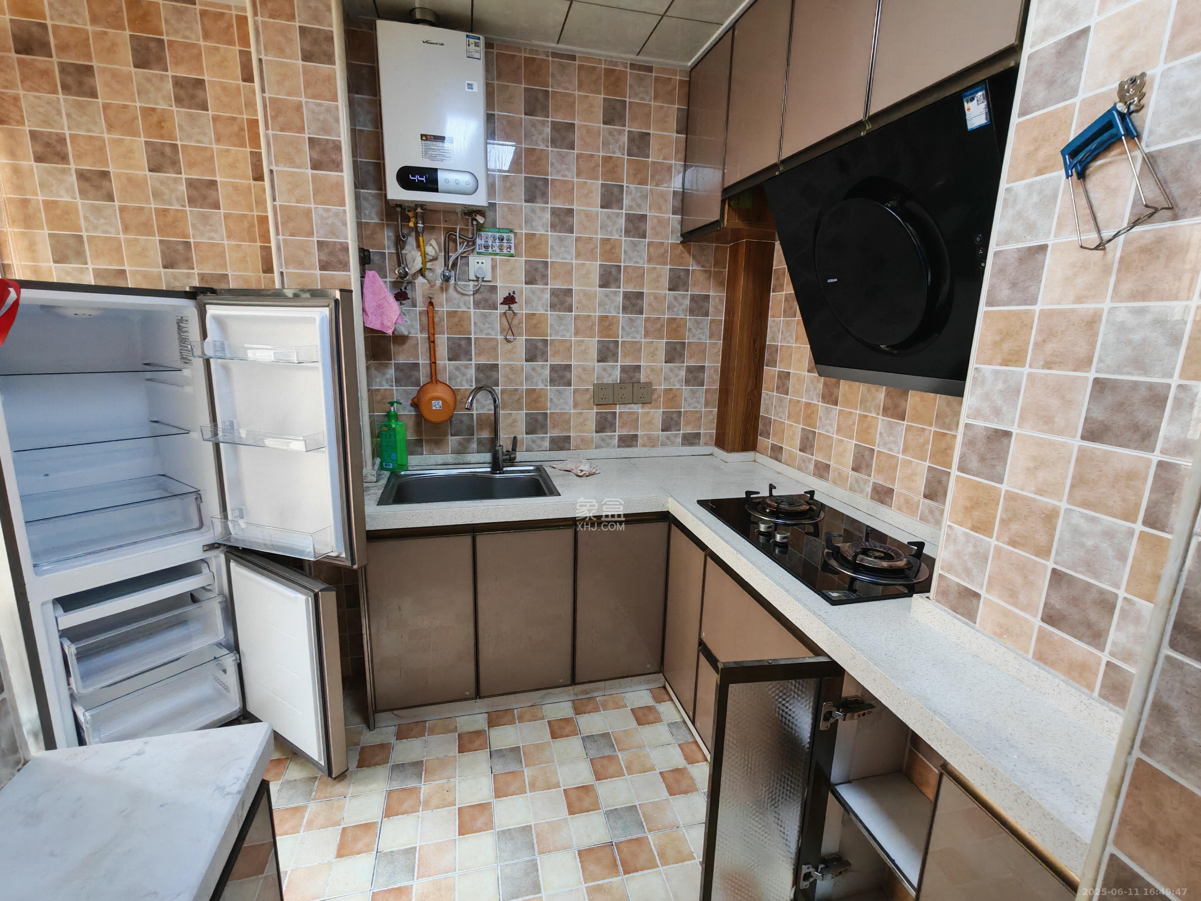 荷韵园 3室2厅1卫 1700.0元/月 荷韵园 3室2厅1卫 1700.0元/月室内图