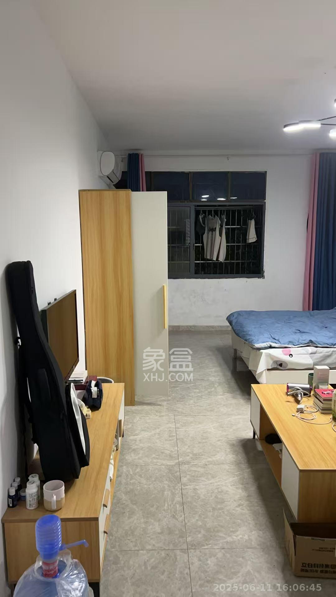 汽车西站商贸城（河西望城坡）  1室0厅0卫   1250.00元/月